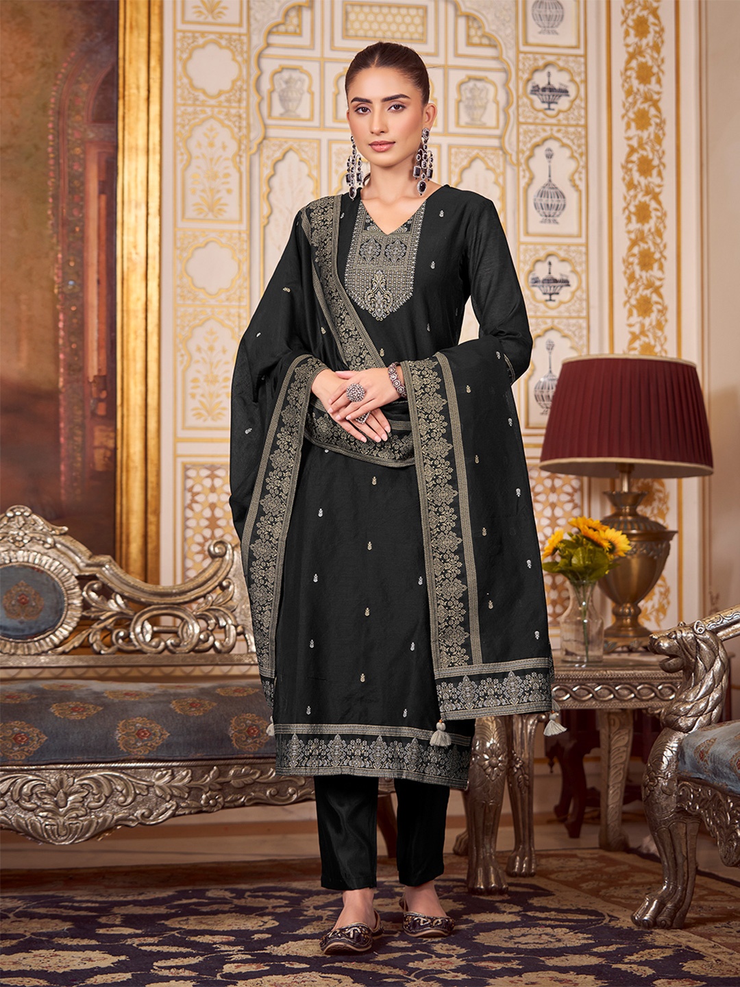 

Fourleaf Women Regular Kurta with Trousers & With Dupatta, Black