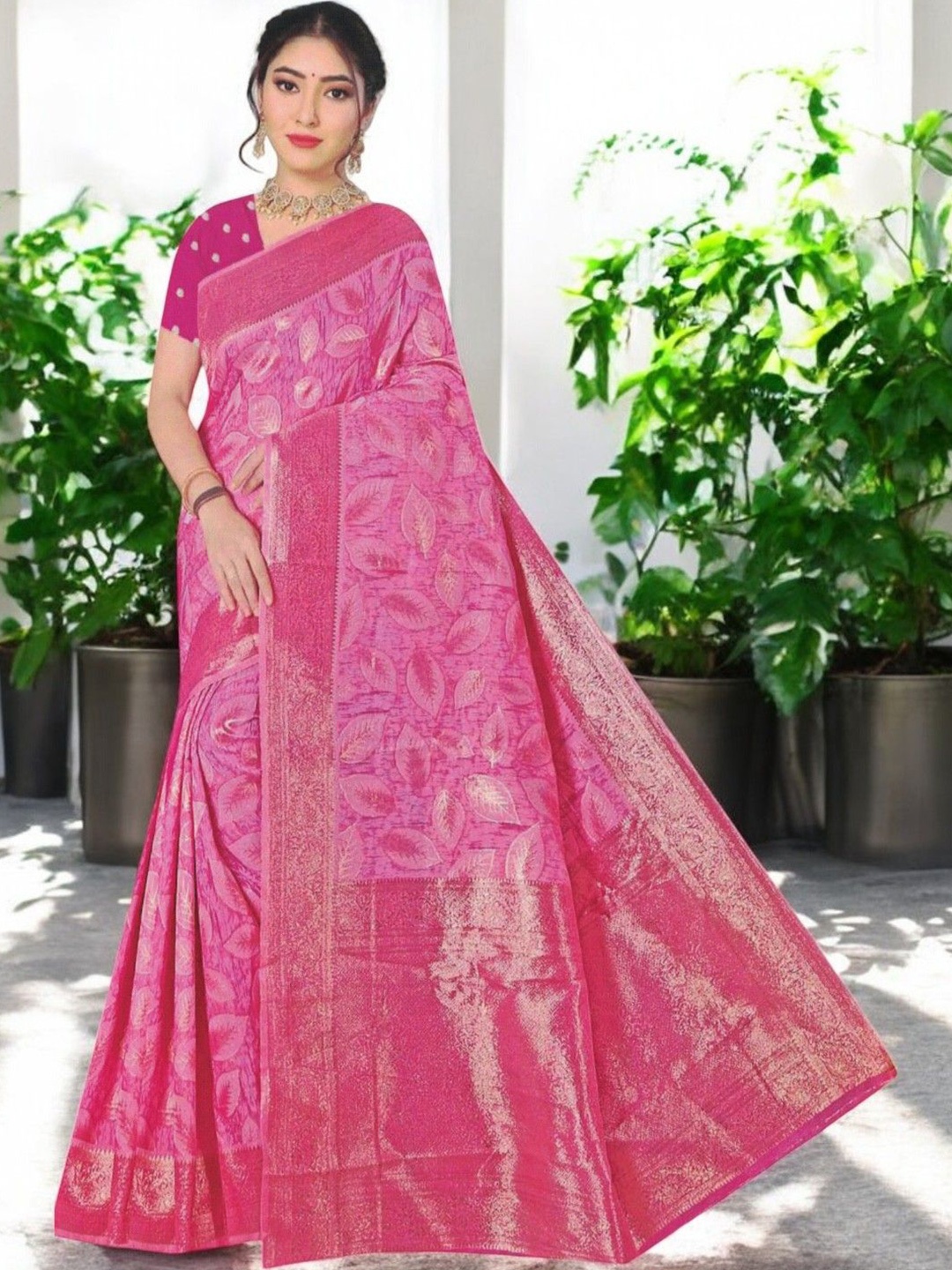 

SHOPPKEE Ethnic Motifs Zari Silk Blend Kasavu Saree, Pink