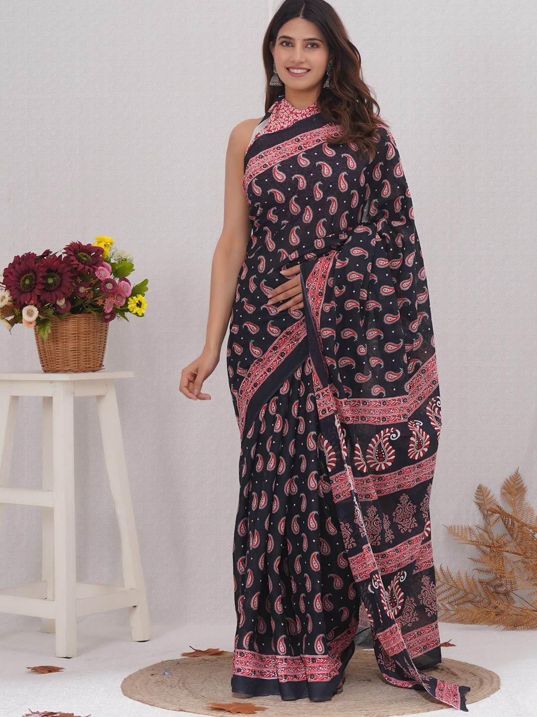 

Vanedik Floral Pure Cotton Block Print Saree, Black