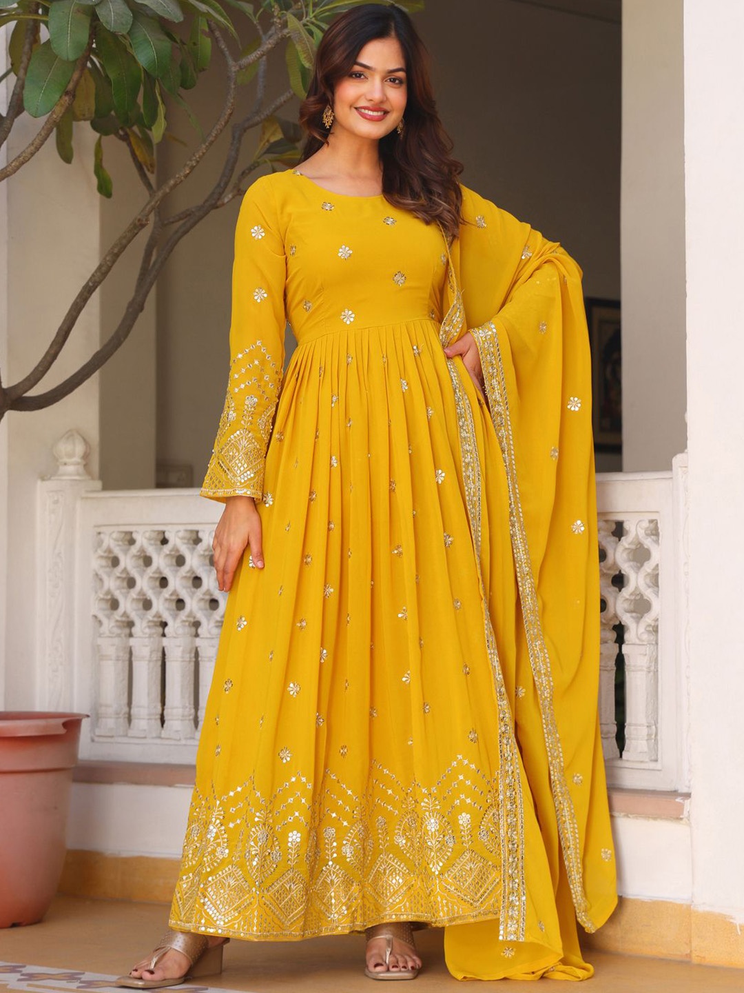 

KALINI Embroidered Kurta Set With Dupatta, Yellow