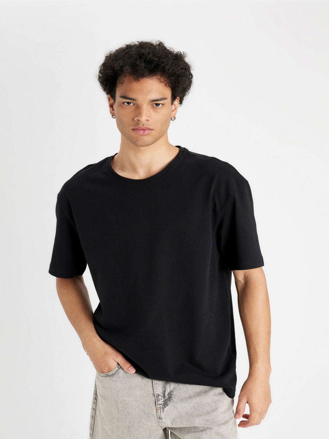 

DeFacto Men Extended Sleeves Raw Edge T-shirt, Na