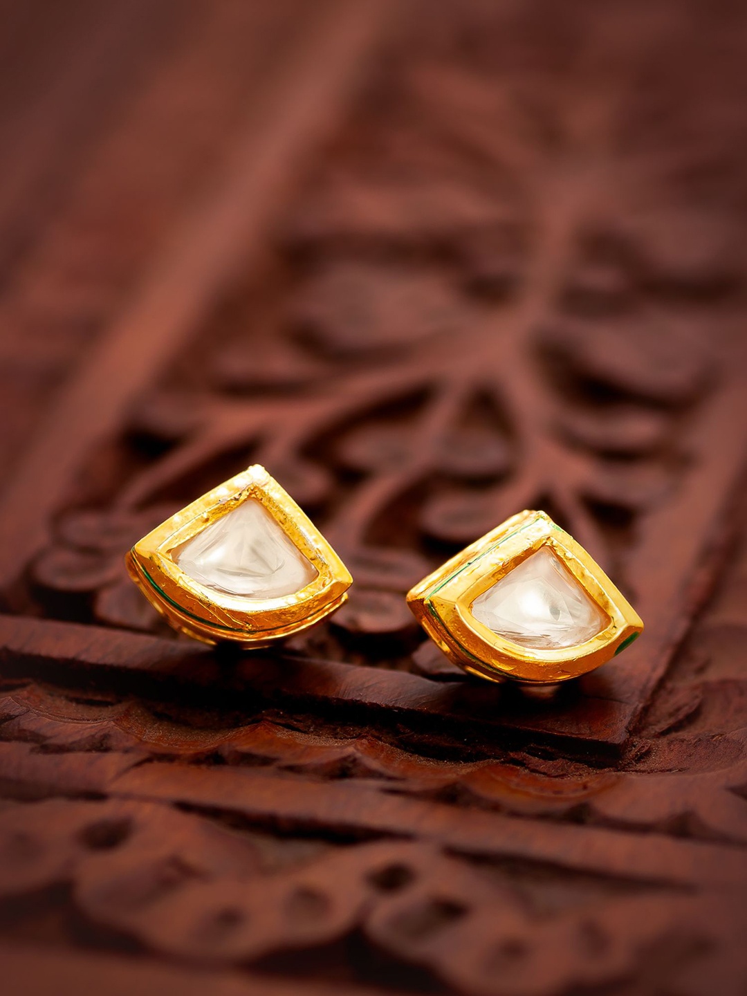 

aadita Gold-Plated Kundan Studded Contemporary Shaped Studs