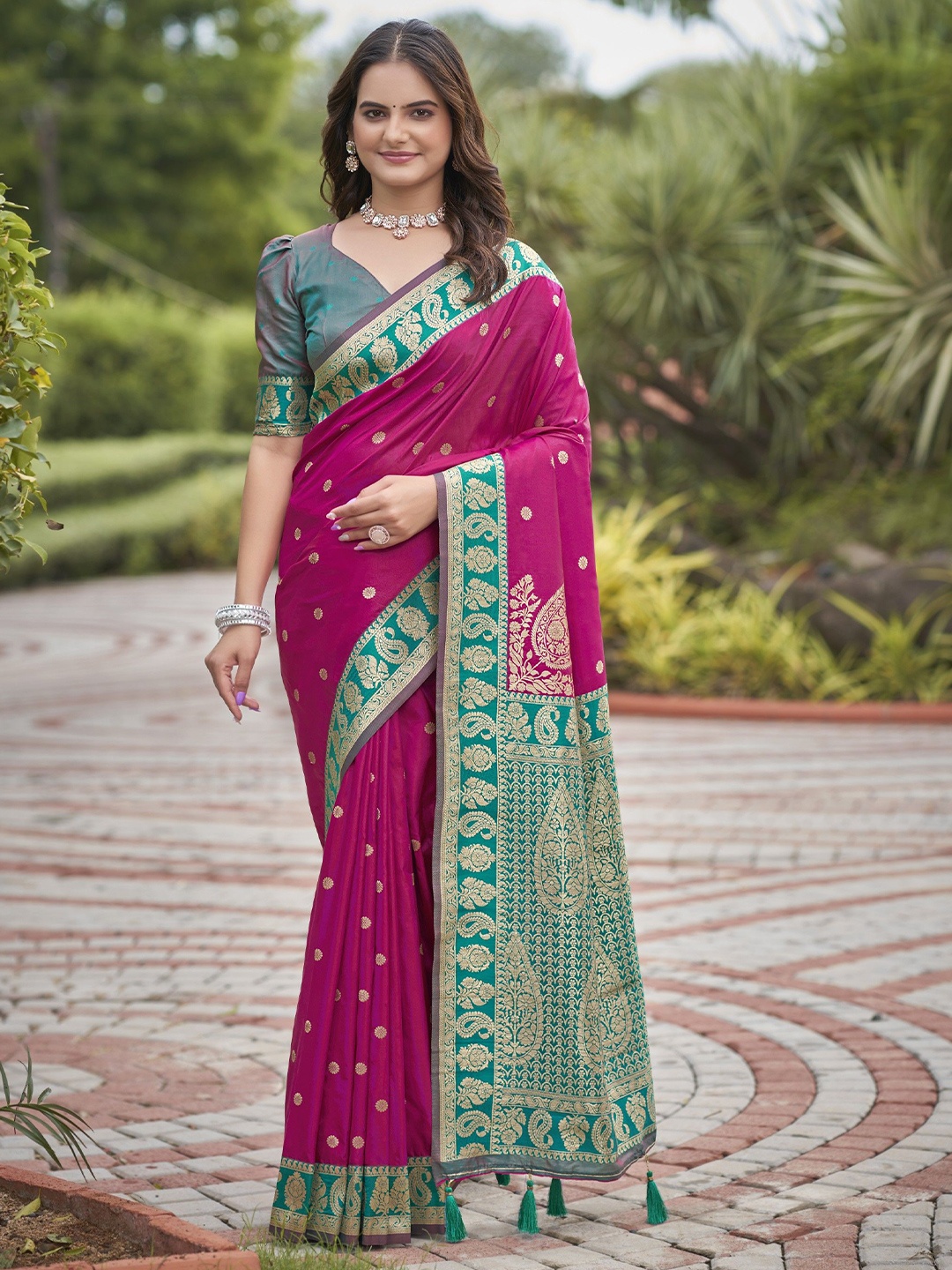 

SAREETHNIC Ethnic Motifs Printed Zari Pure Silk Banarasi Saree, Maroon