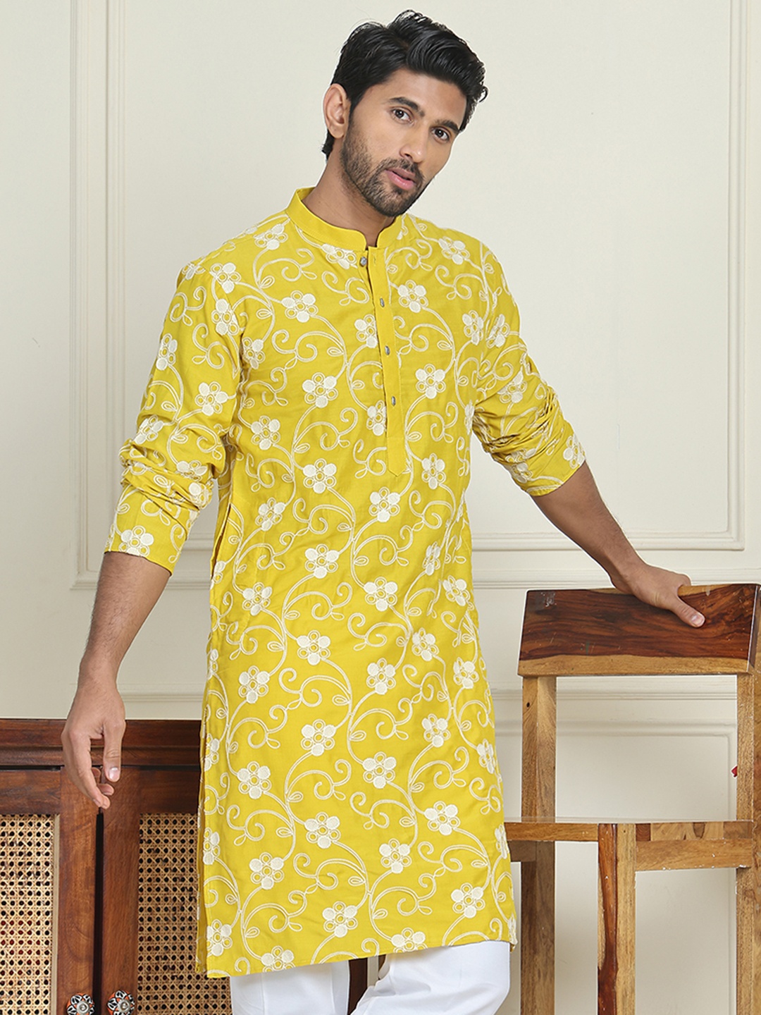 

Jompers Floral Embroidered Mandarin Collar Cotton Thread Work Straight Kurta, Yellow