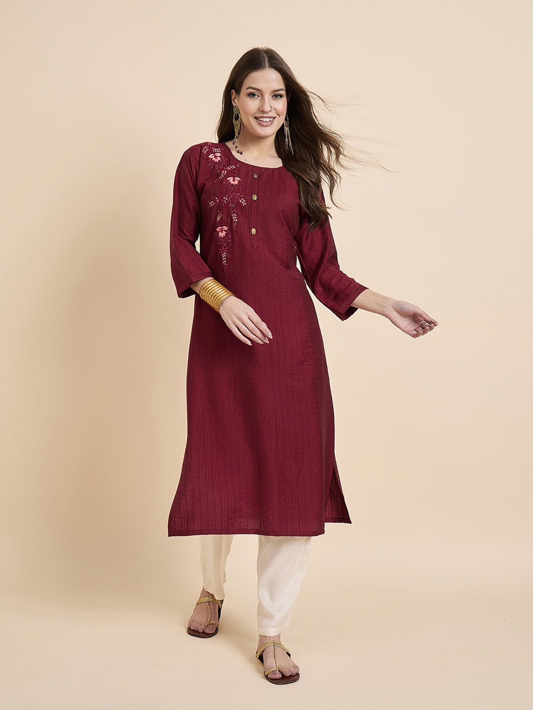 

Anouk Rustic Floral Embroidered Round Neck Straight Kurta, Maroon