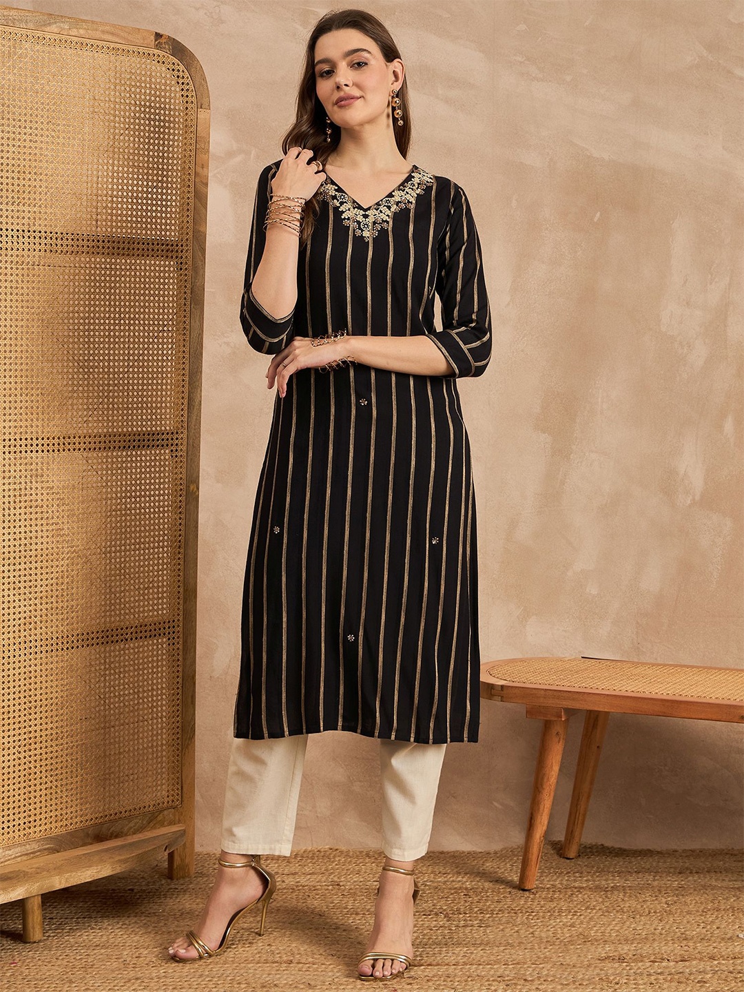 

CHETI Striped V-Neck Thread Work Straight Kurta, Black