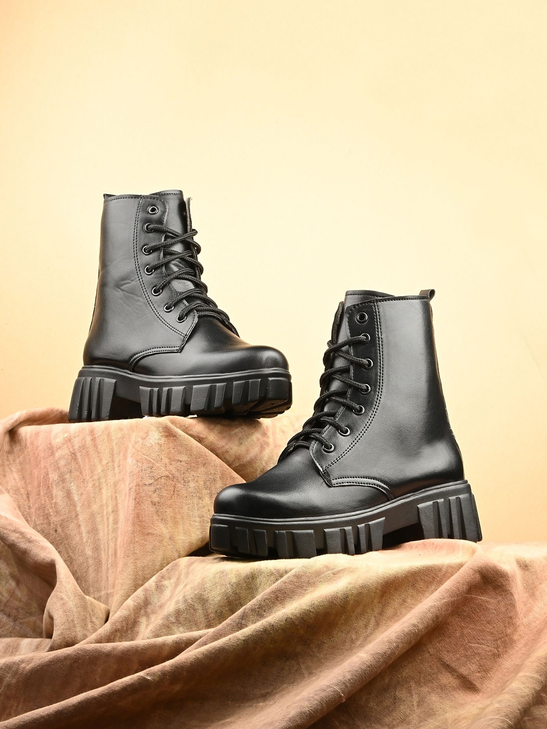 

The Roadster Lifestyle Co Women Block-Heeled Regular Boots, Black