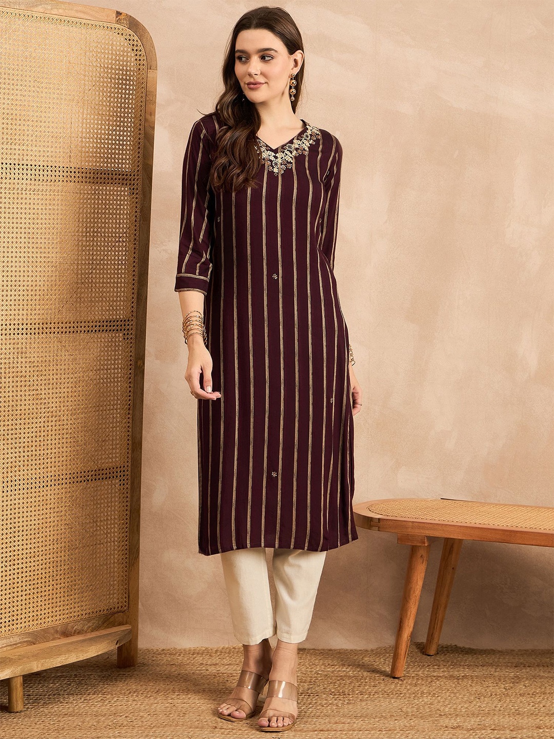 

CHETI Embellished V-Neck Kurtas, Maroon