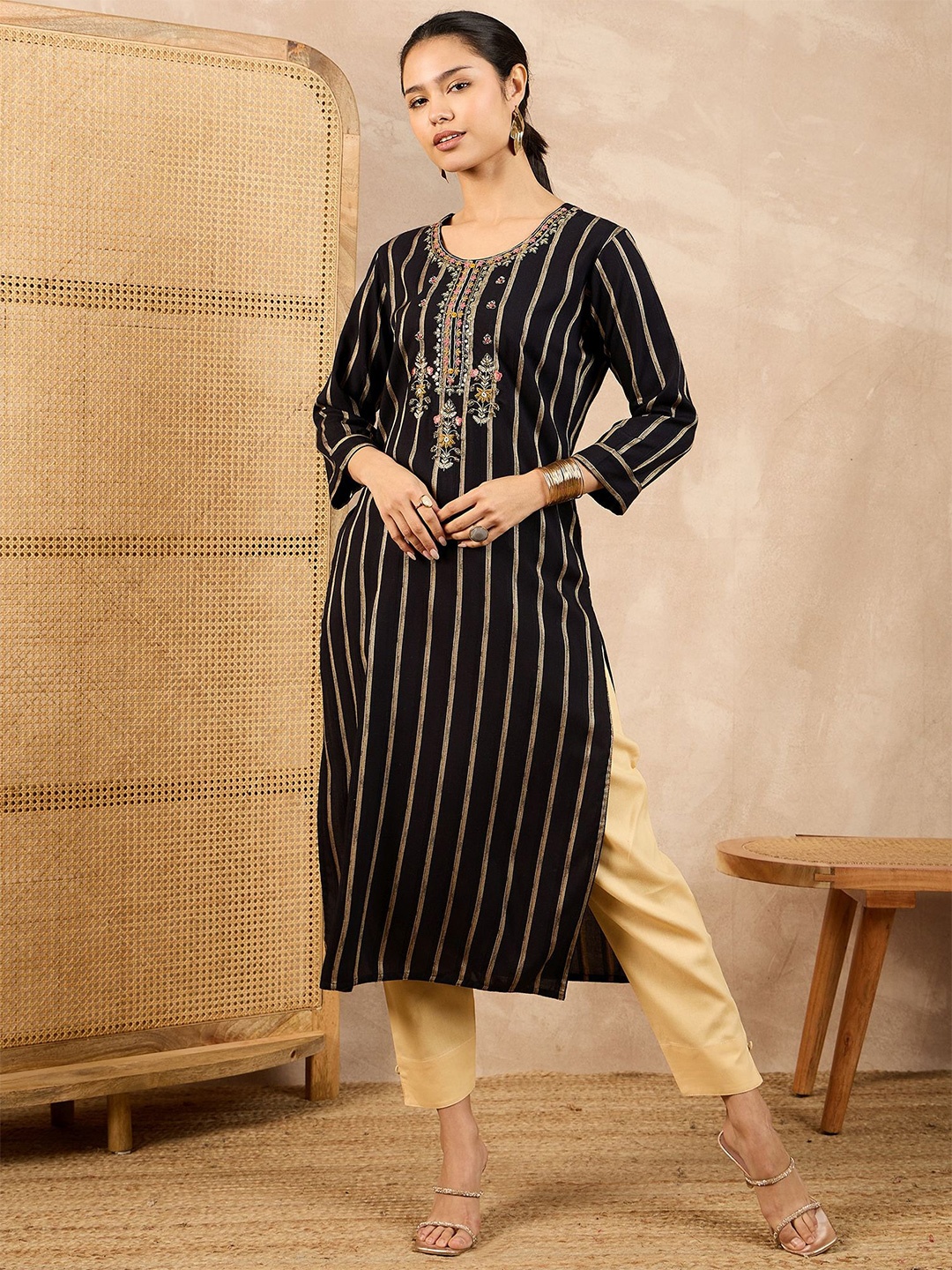 

CHETI Striped V-Neck Thread Work Straight Kurta, Black