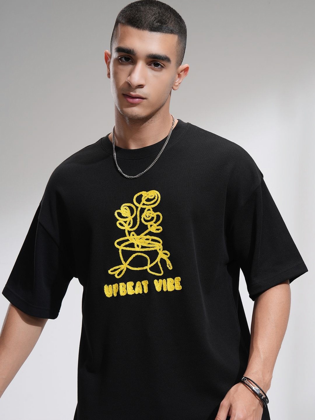

HIGHLANDER Men Round Neck Oversized Embellished T-Shirt, Black