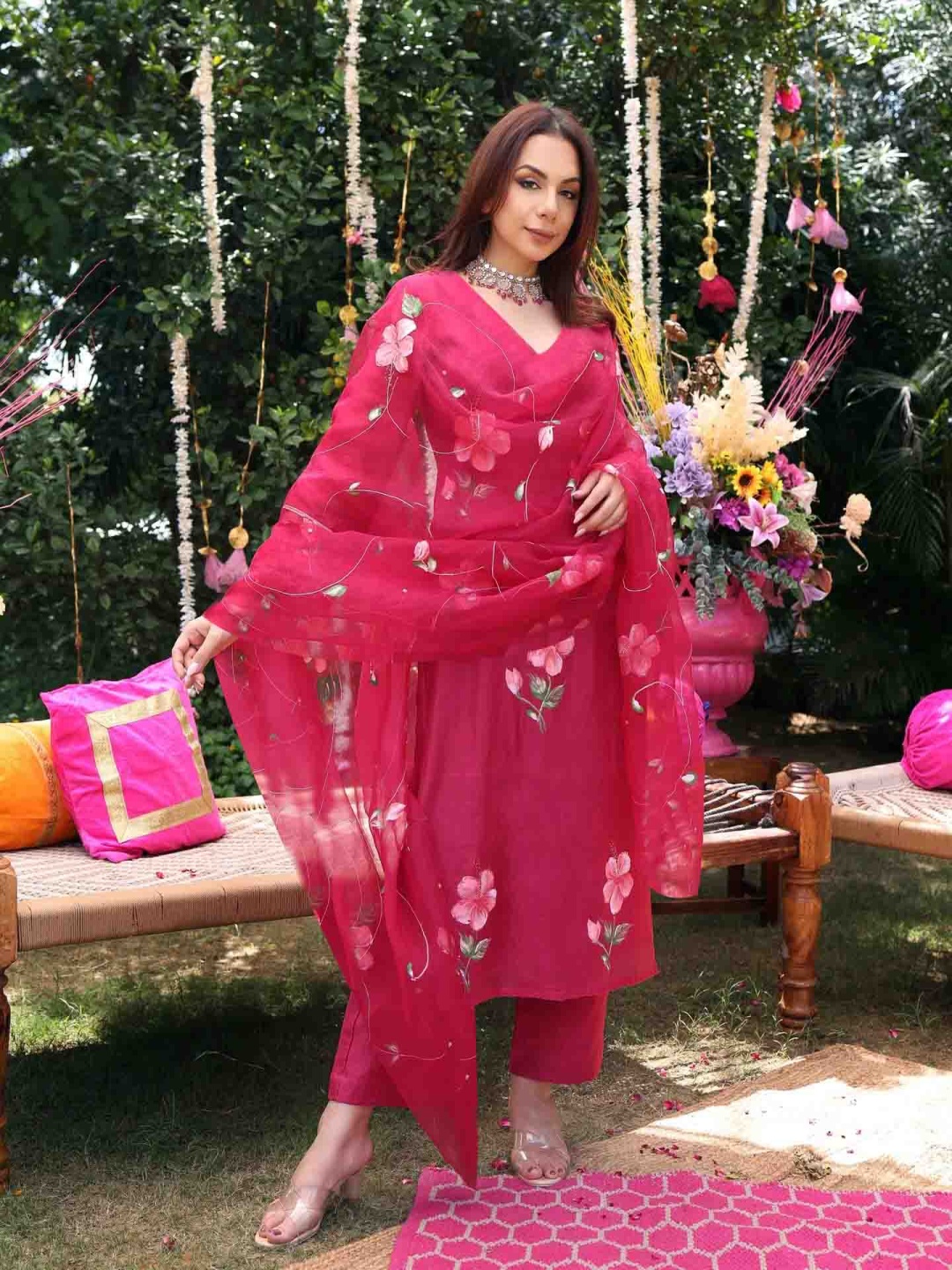 

DIVASTRI Floral Printed V-Neck Kurta With Palazzos And Dupatta, Pink