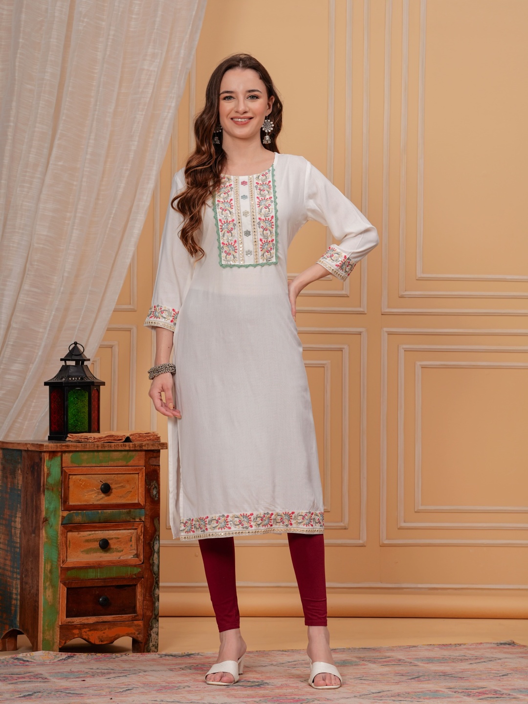 

ALEXEY JAY Floral Embroidered Round Neck Straight Kurta, White