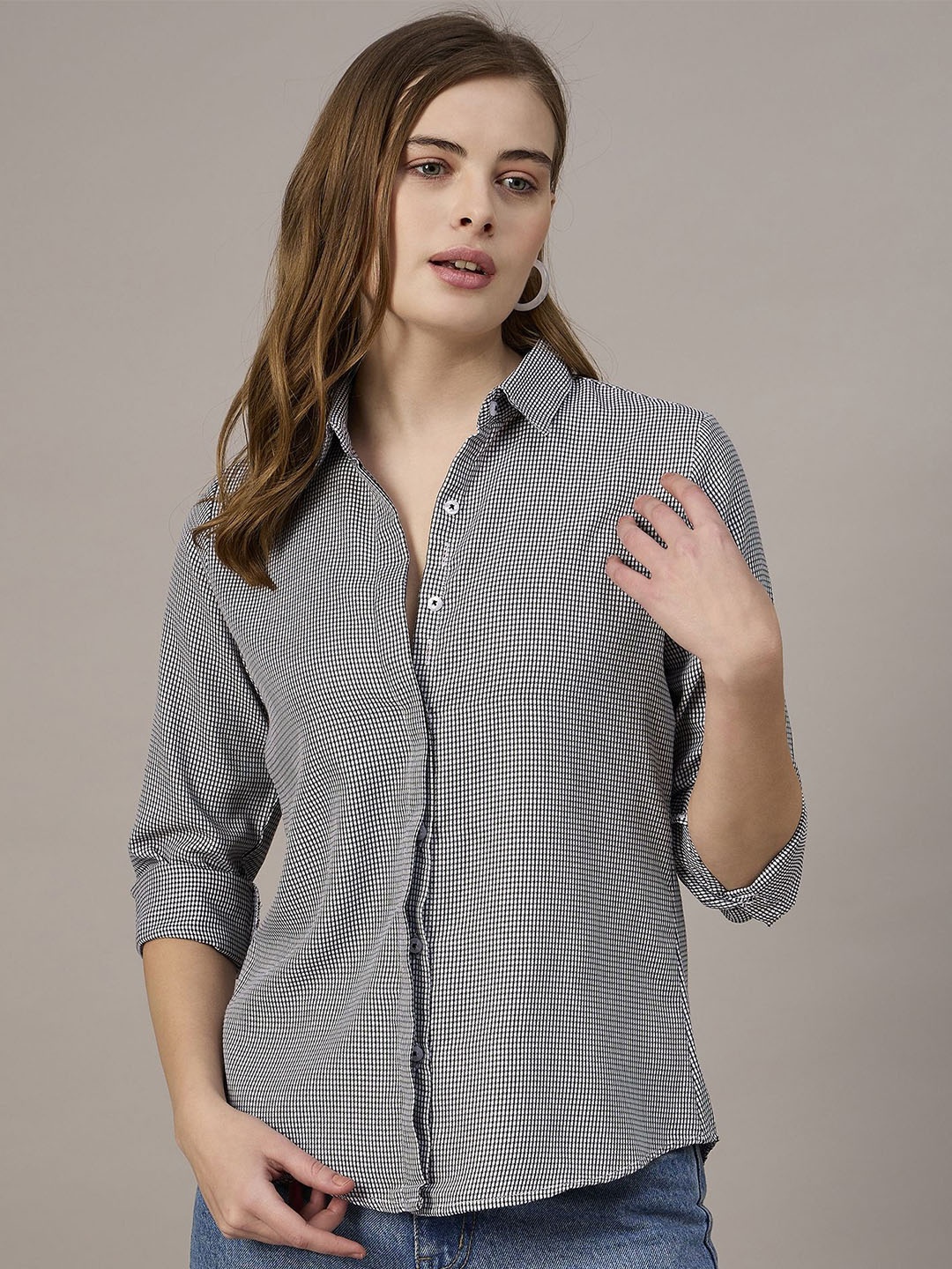 

The Roadster Lifestyle Co. Women Slim Fit Spread Collar Micro Checked Casual Shirt, Grey