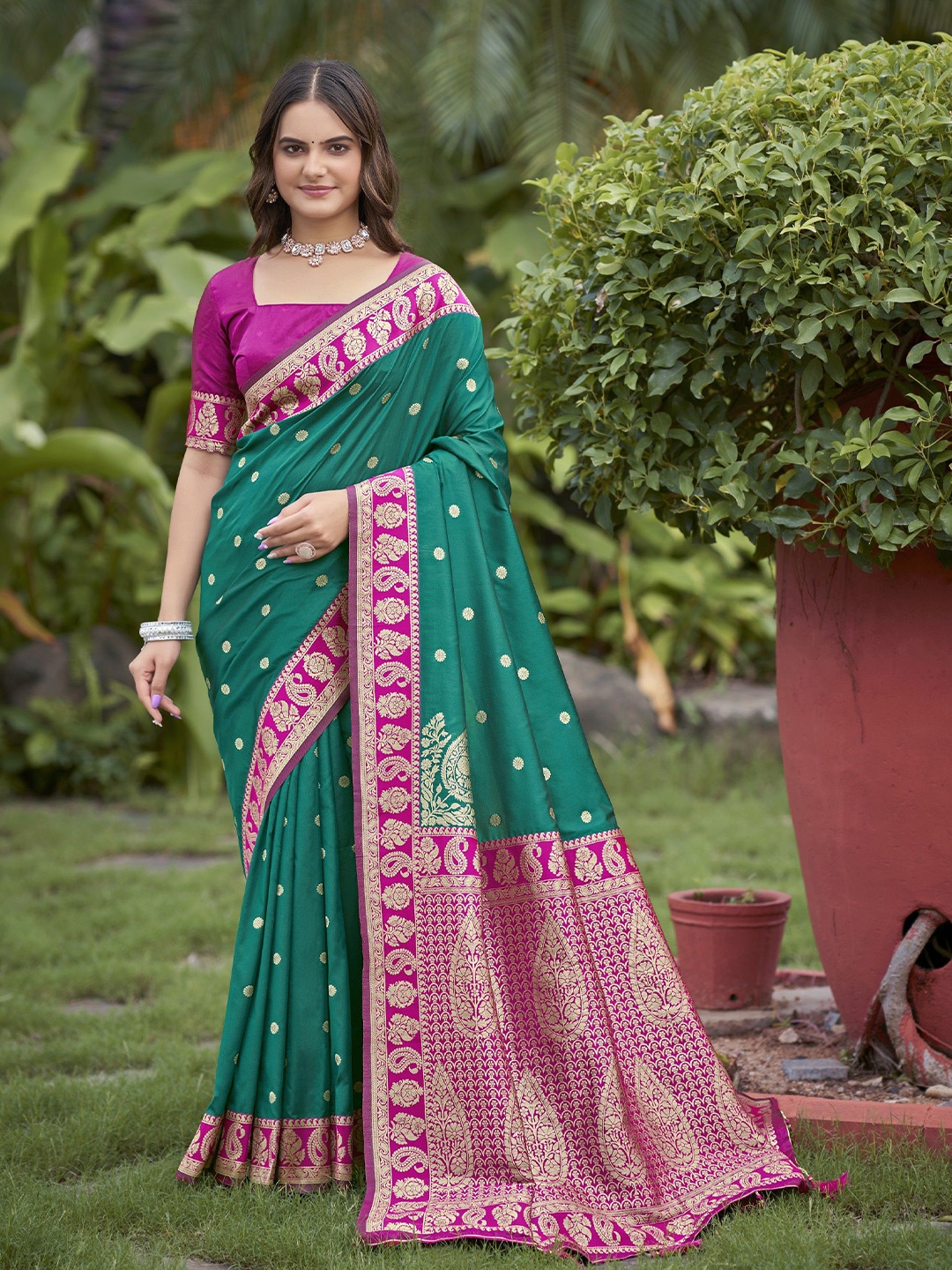 

SAREETHNIC Ethnic Motifs Woven Design Zari Pure Silk Banarasi Saree, Green