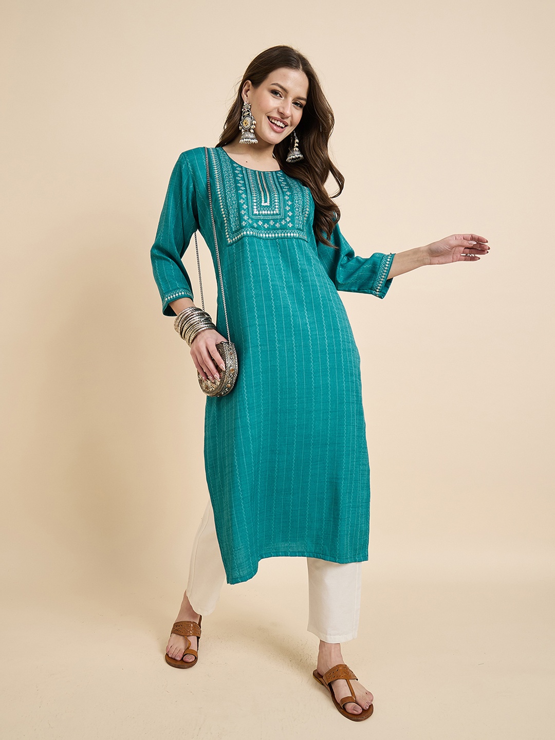 

Anouk Rustic Floral Embroidered Sequinned Round Neck Straight Kurta, Green