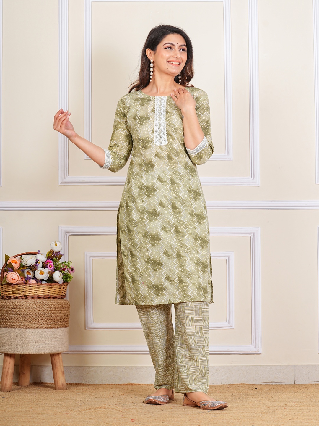 

Ayan Bandhani Printed Round Neck Pure Cotton Straight Kurta With Trouser, Green