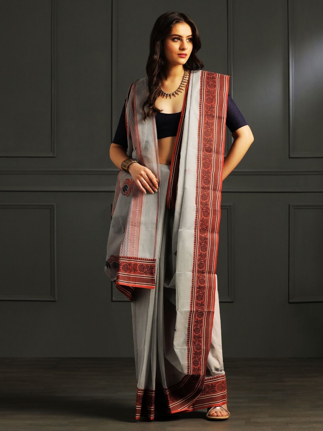 

ADITRI Woven Design Pure Cotton Handloom Khadi Saree, Grey