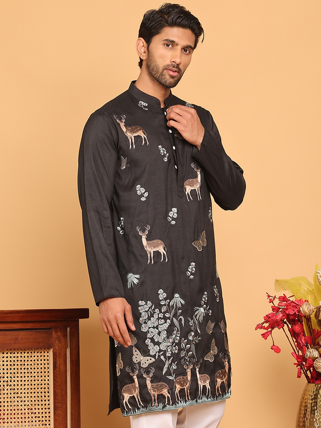 

Jompers Men Embroidered Thread Work Kurta, Black