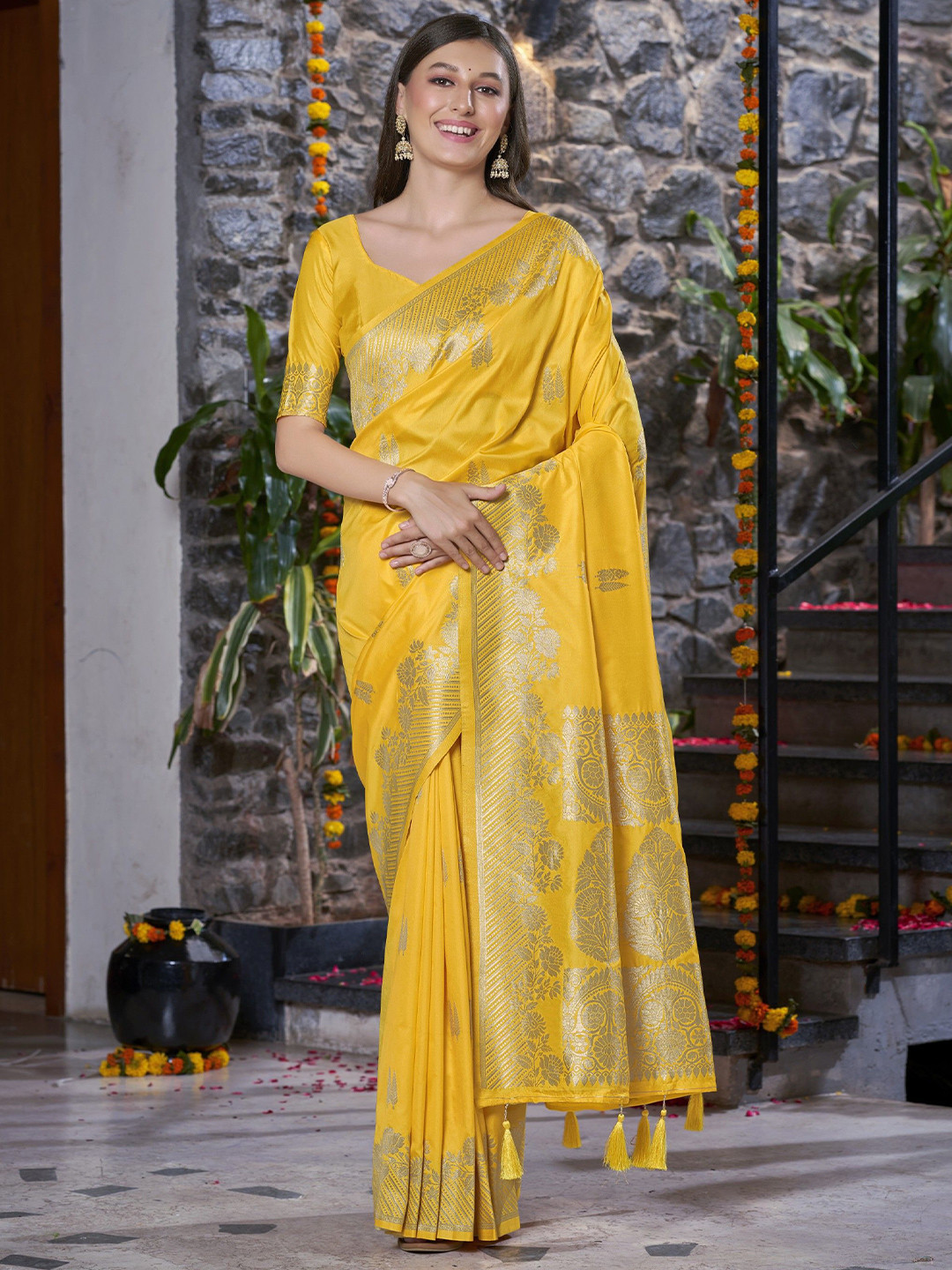

SAREETHNIC Ethnic Motifs Zari Pure Silk Banarasi Saree, Yellow