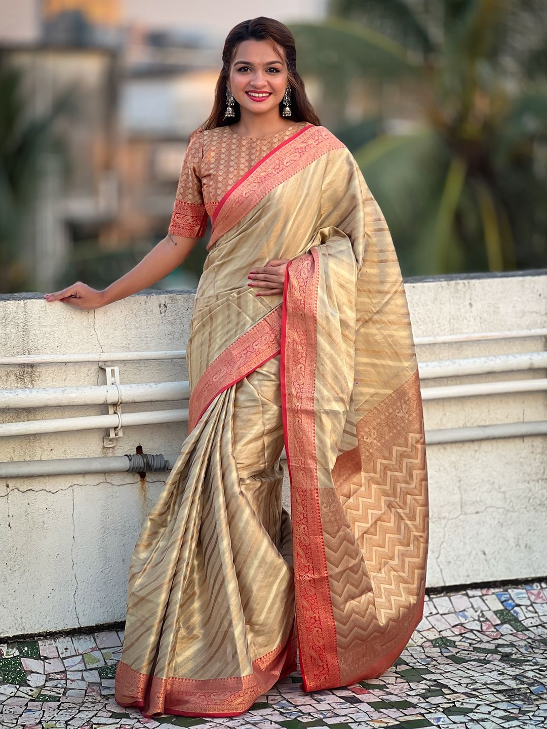 

DIVASTRI Woven Design Zari Silk Blend Banarasi Saree, Beige