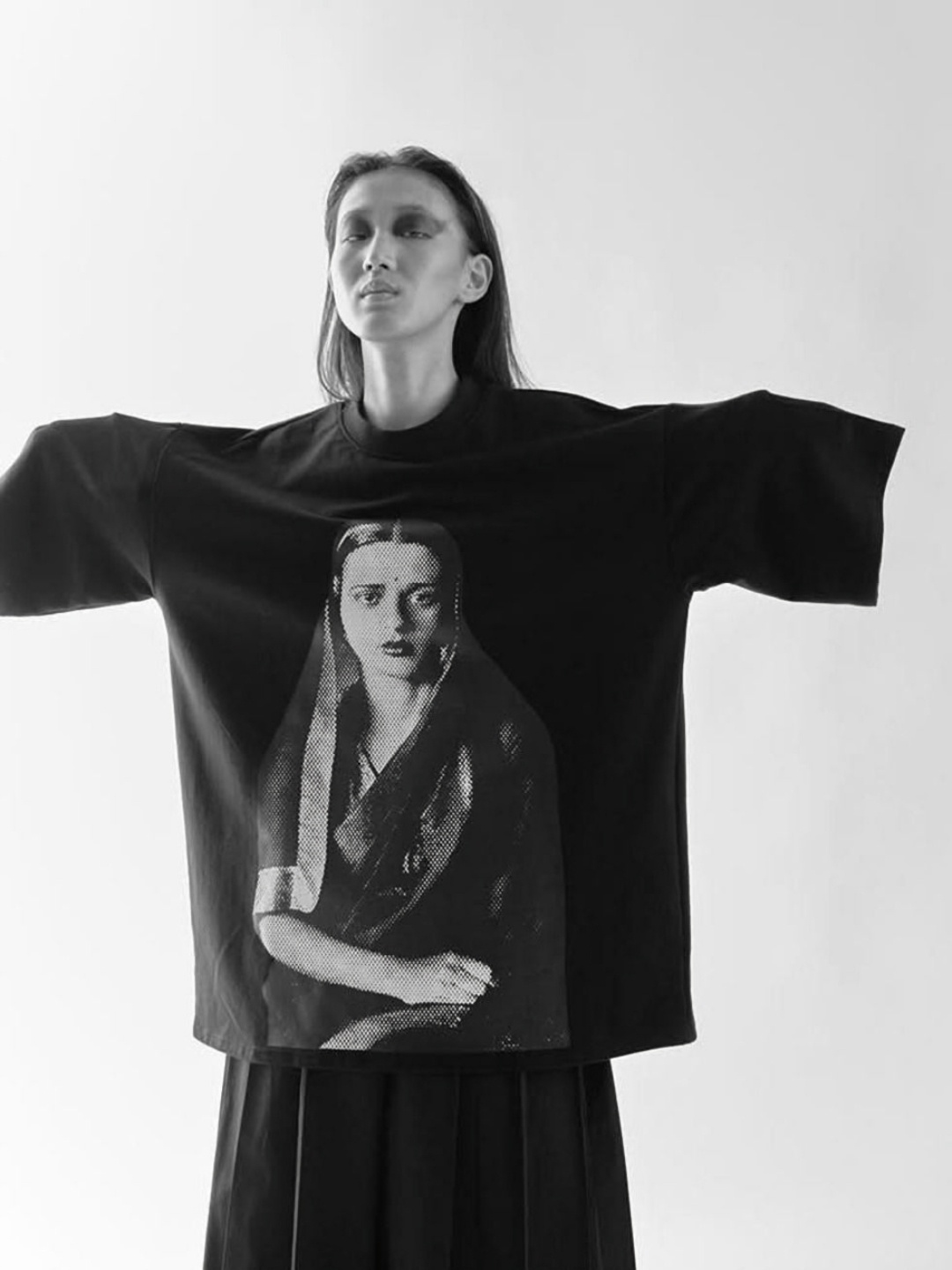 

Past Modern Women Photographic Printed Round Neck Cotton Oversized T-shirt, Black