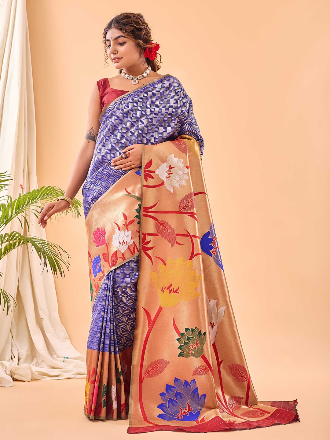 

DIVASTRI Floral Printed Zari Paithani Saree, Blue