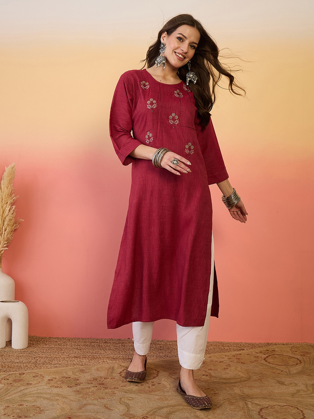 

Anouk Rustic Floral Embroidered Round Neck Straight Kurta, Red