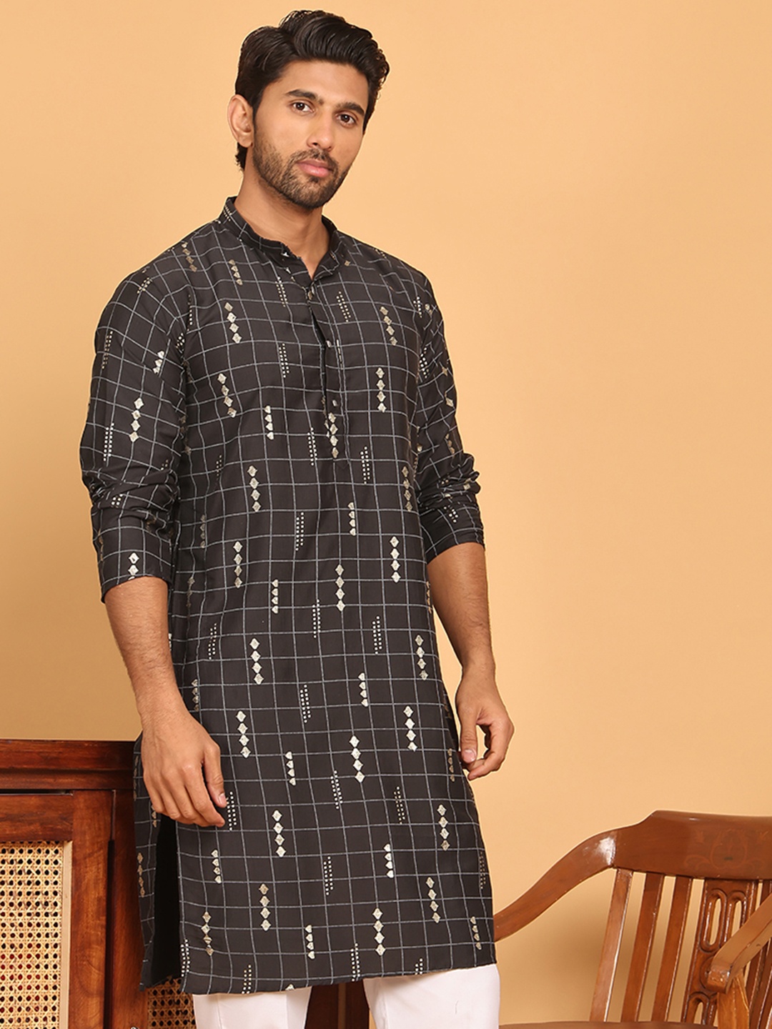 

Jompers Geometric Printed Mandarin Collar Silk Straight Kurta, Black