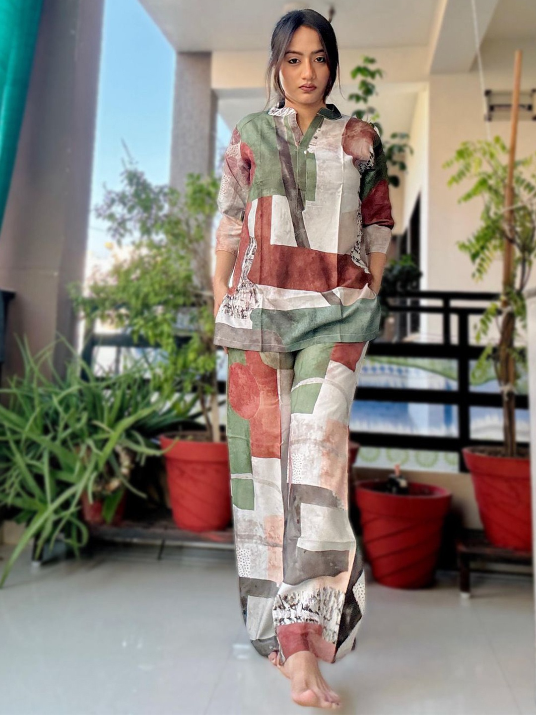 

SWEET MOON Geometric Printed Round Neck Kurti With Pyjama, Green