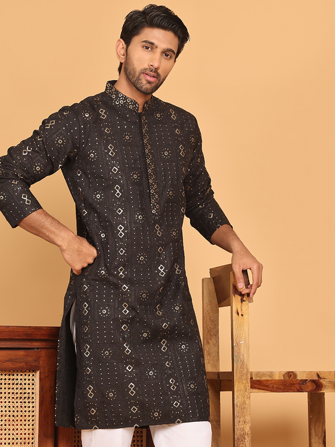 

Jompers Floral Embroidered Mandarin Collar Silk Thread Work Straight Kurta, Black