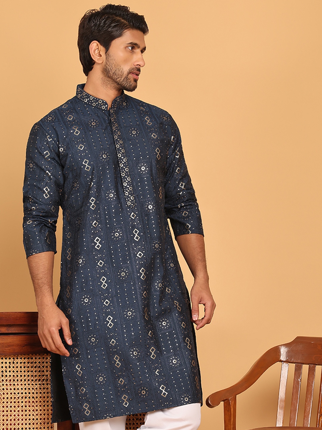 

Jompers Floral Embroidered Mandarin Collar Thread Work Straight Kurtas, Navy blue