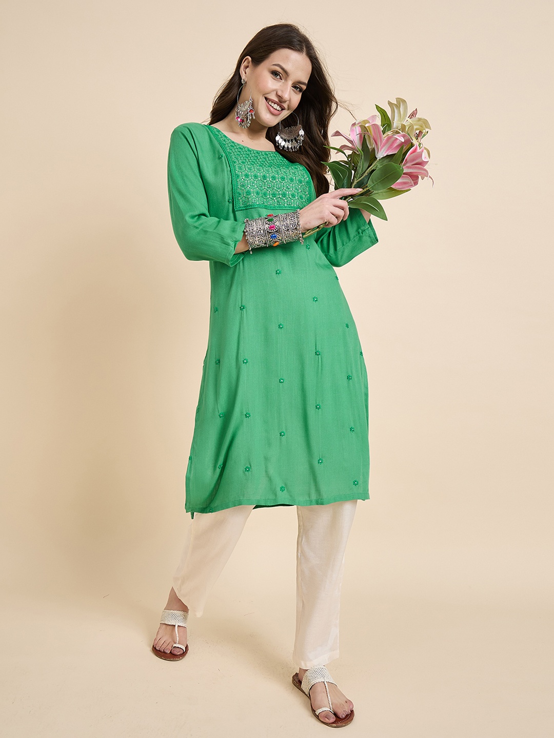 

Anouk Rustic Floral Embroidered Sequinned Round Neck Straight Kurta, Green