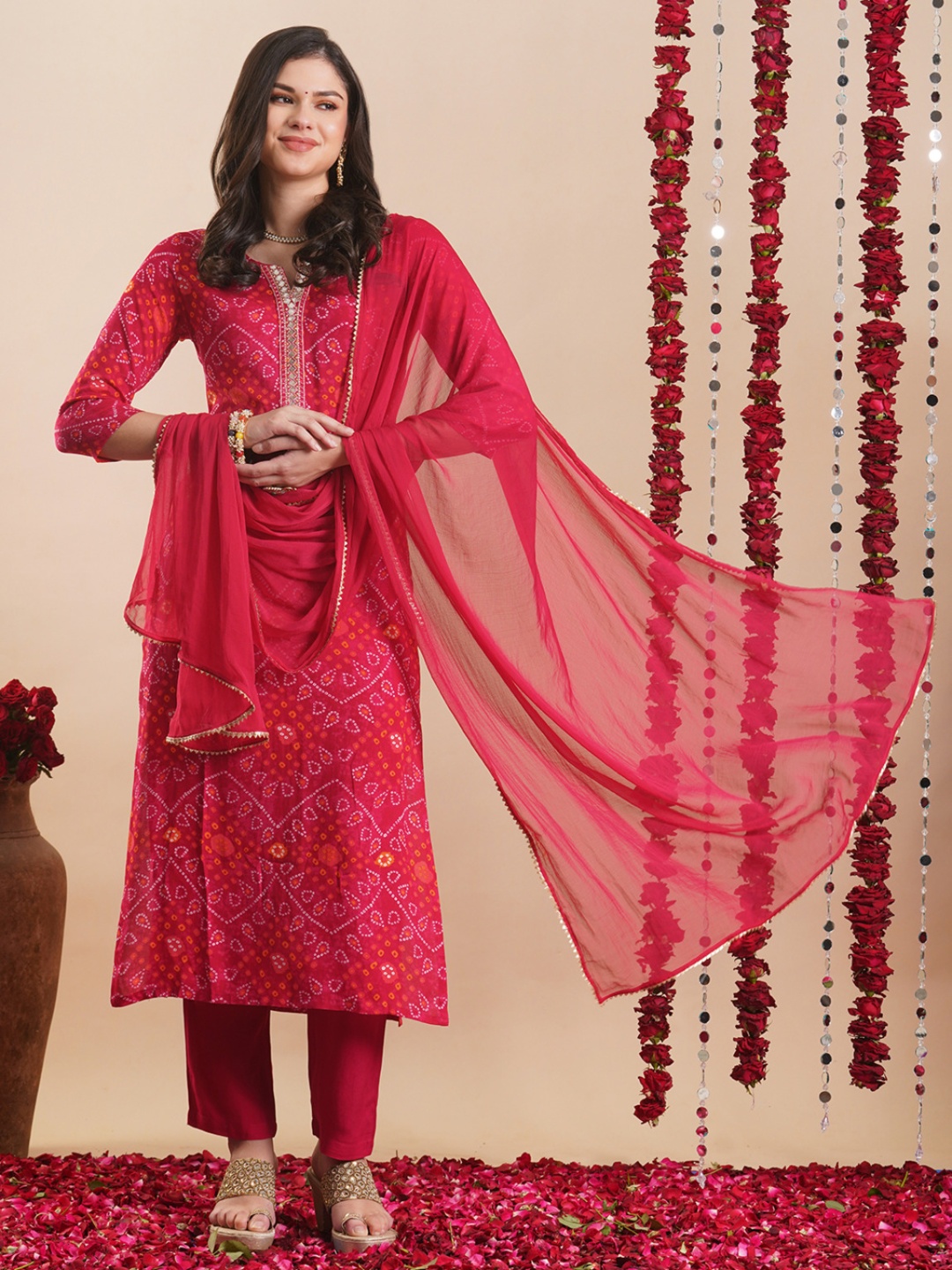 

DIVASTRI Bandhani Printed Round Neck Straight Kurta With Trousers And Dupatta, Pink