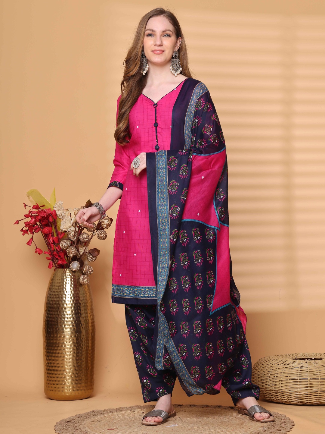 

Roly Poly Geometric Printed V-Neck Straight Kurta With Salwar And Dupatta, Pink