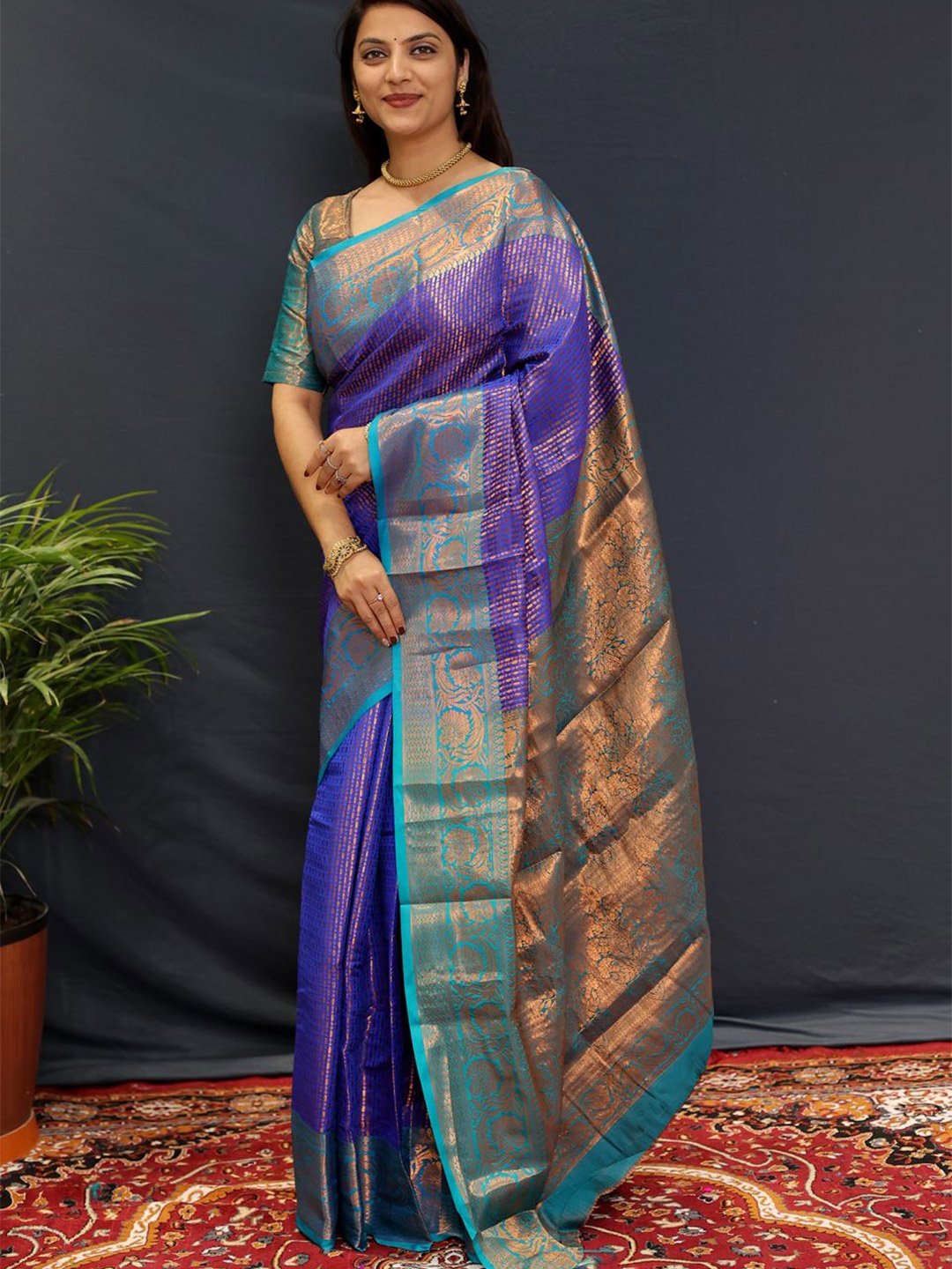 

DIVASTRI Ethnic Motifs Woven Design Zari Kanjeevaram Saree, Blue