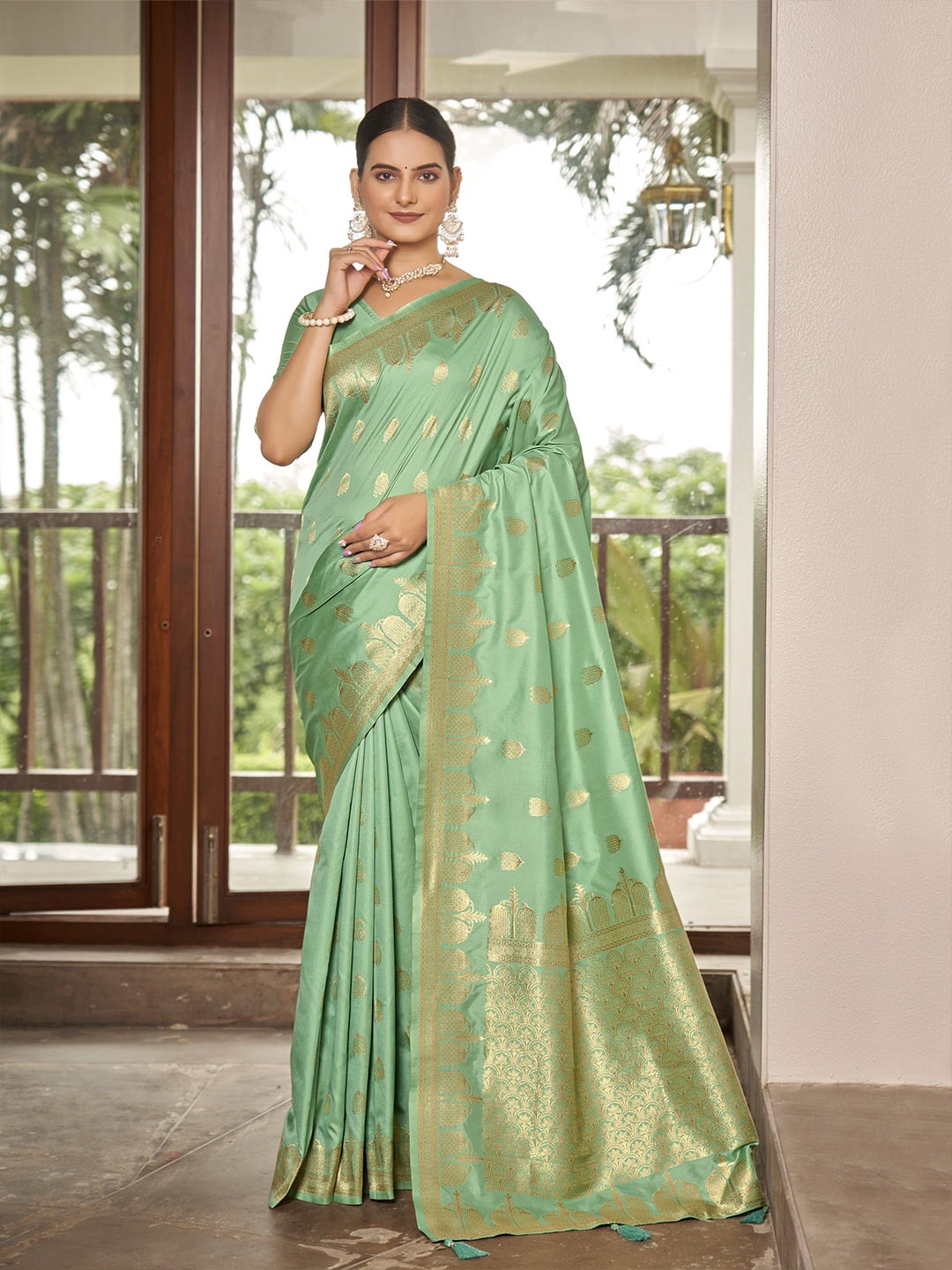 

SAREETHNIC Woven Design Zari Pure Silk Banarasi Saree, Green