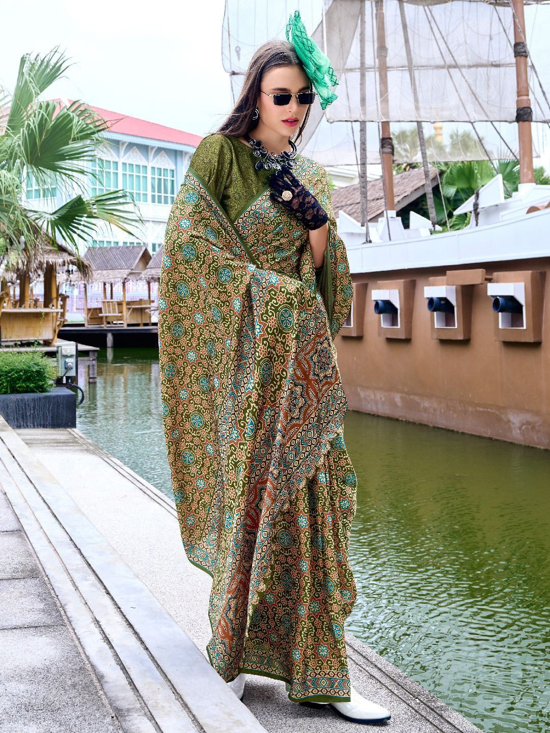 

LeeliPeeri Designer Ethnic Motifs Printed Saree, Green