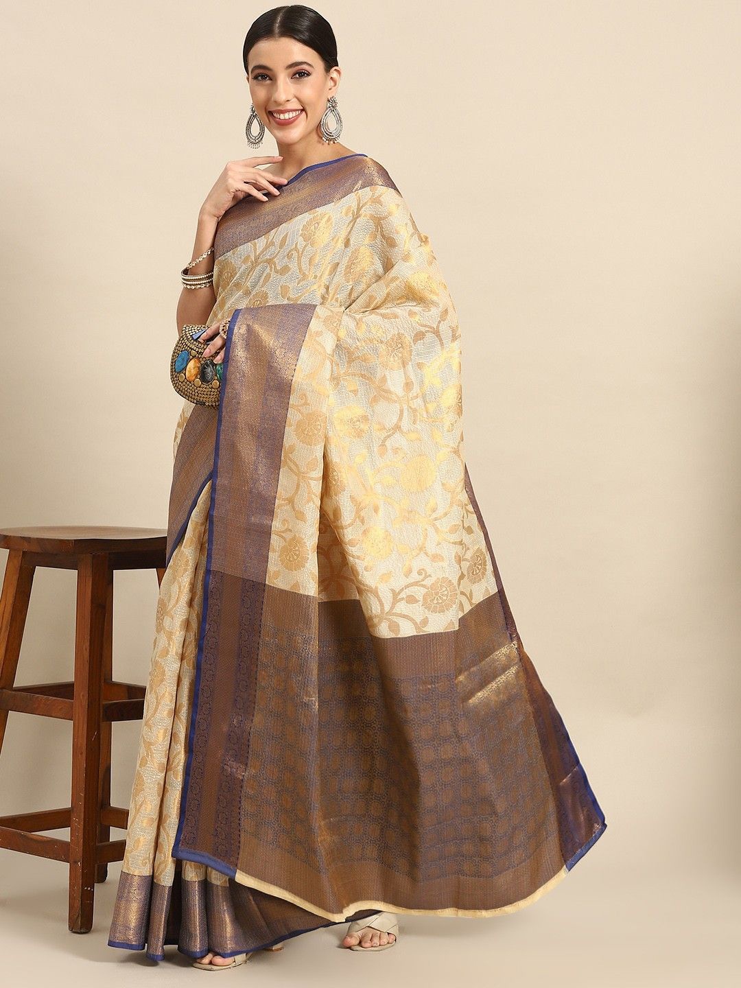 

VILLAGIUS Woven Design Zari Saree, Gold