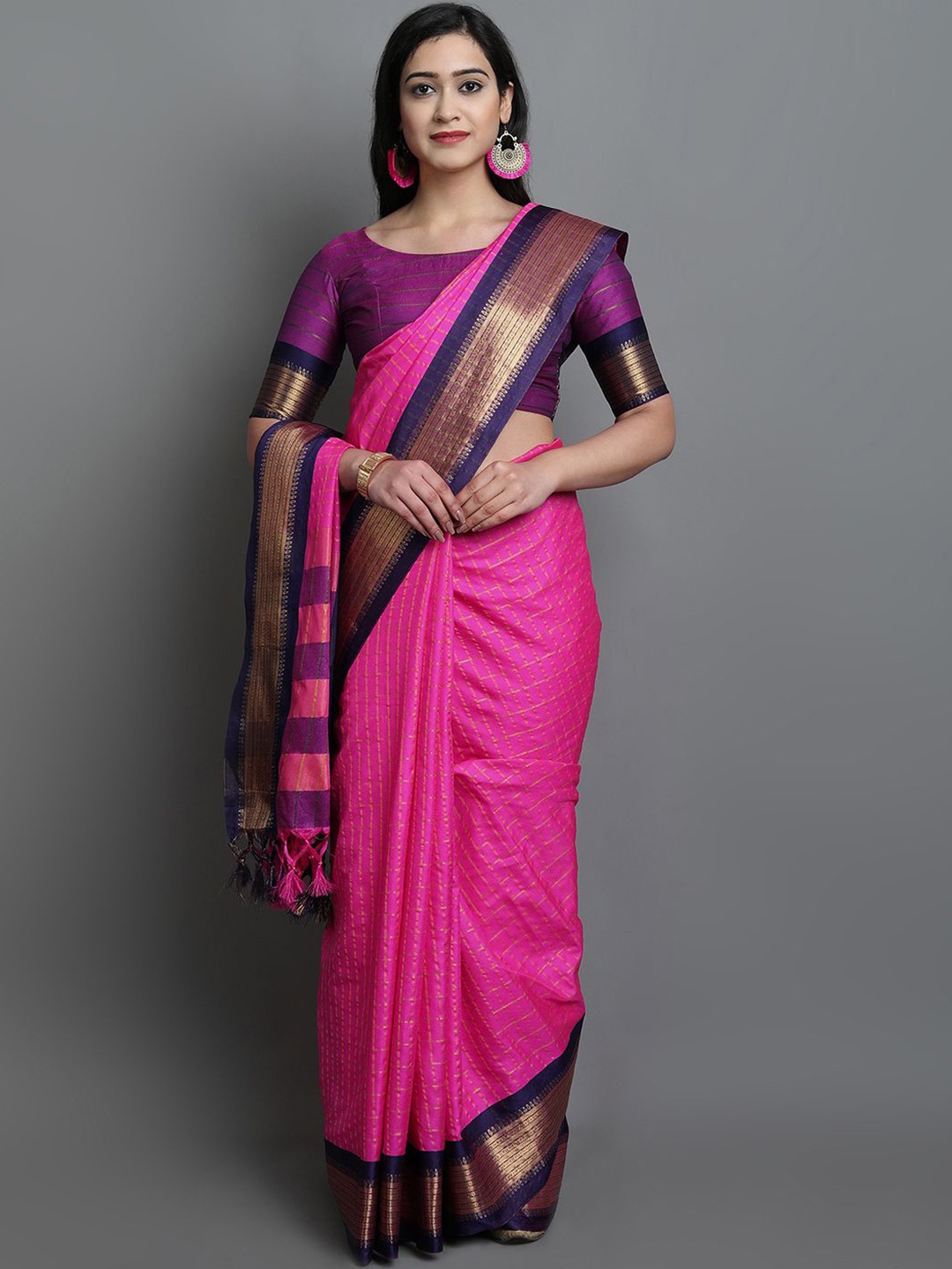 

DIVASTRI Women Checked Zari Dharmavaram Saree, Pink