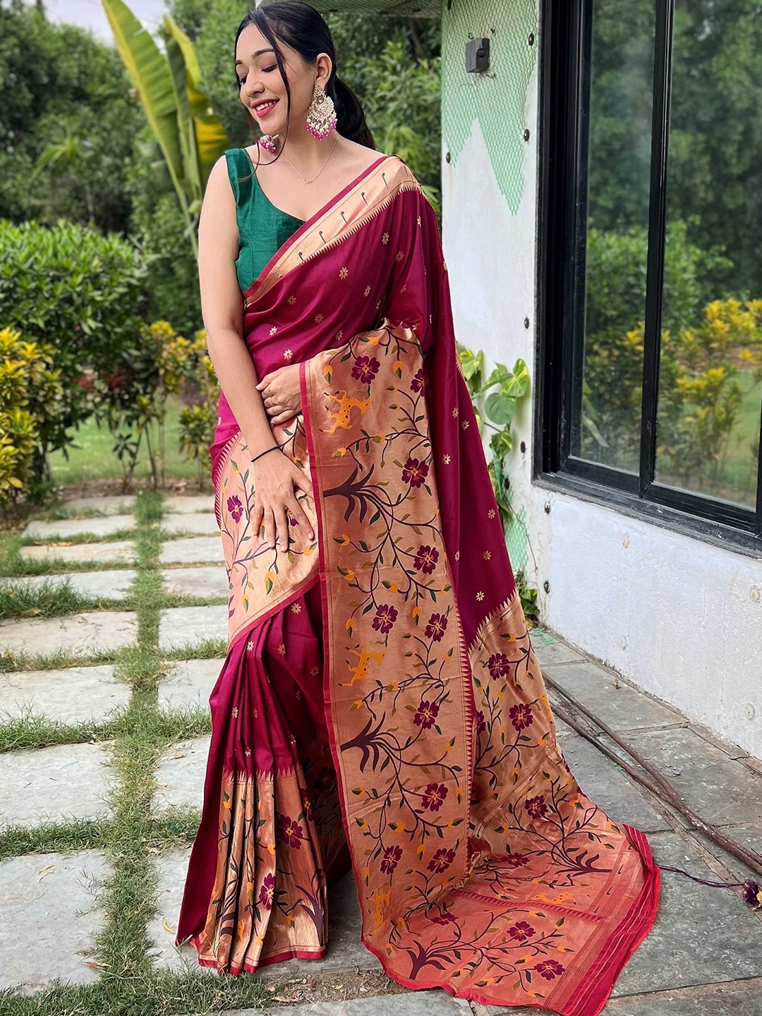 

DIVASTRI Ethnic Motifs Printed Zari Paithani Saree, Magenta