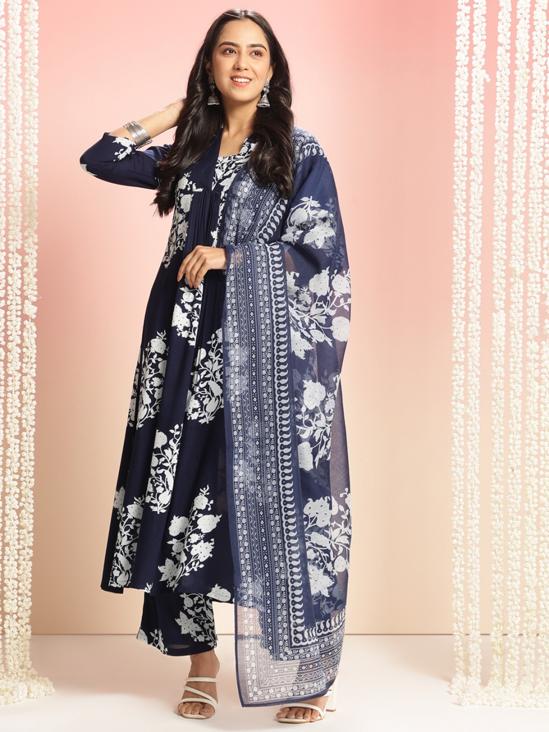 

DIVASTRI Floral Printed V-Neck Anarkali Kurta With Trouser And Dupatta, Blue