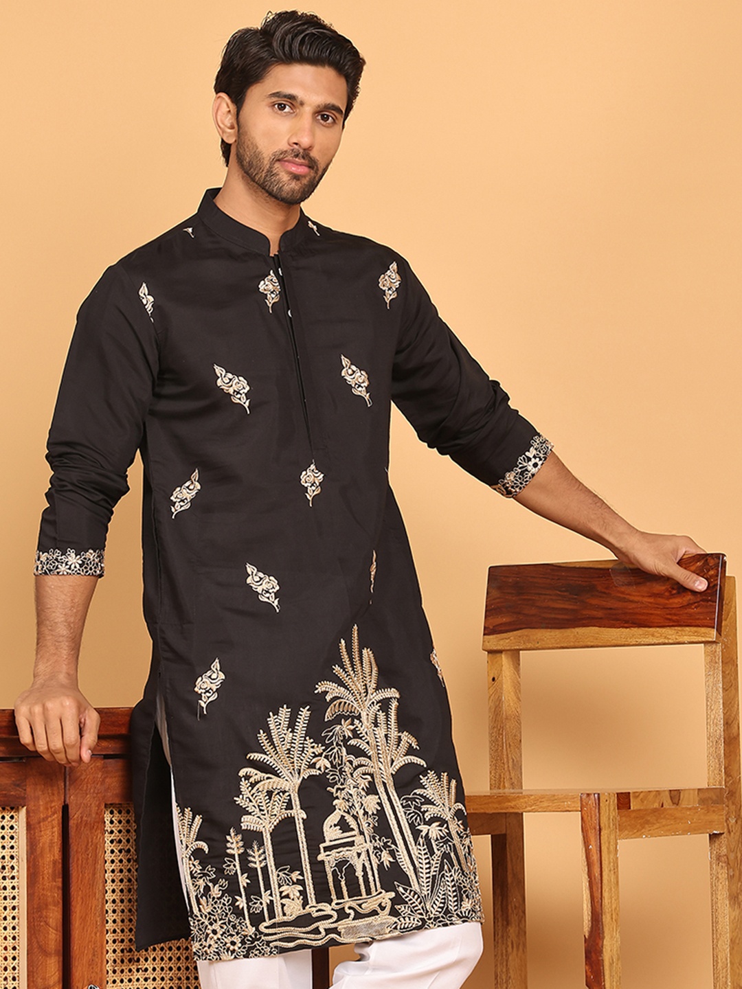 

Jompers Floral Embroidered Mandarin Collar Silk Cotton Thread Work Straight Kurta, Black