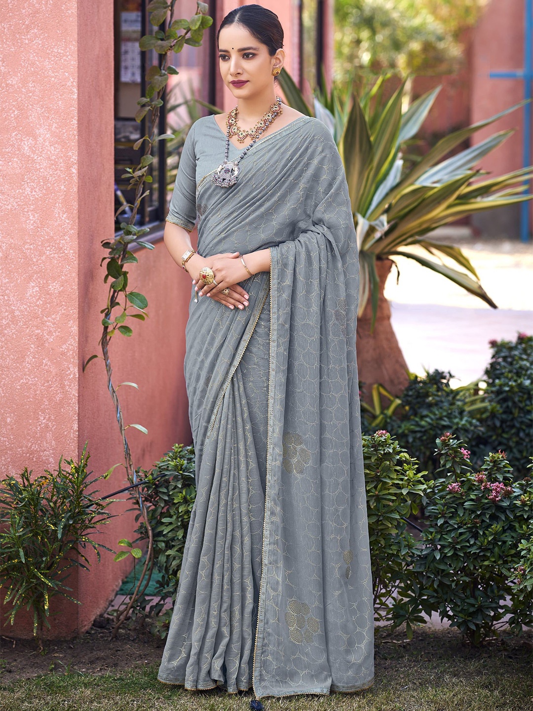 

VIRENDRA TEXTILES Beads and Stones Pure Georgette Saree, Grey