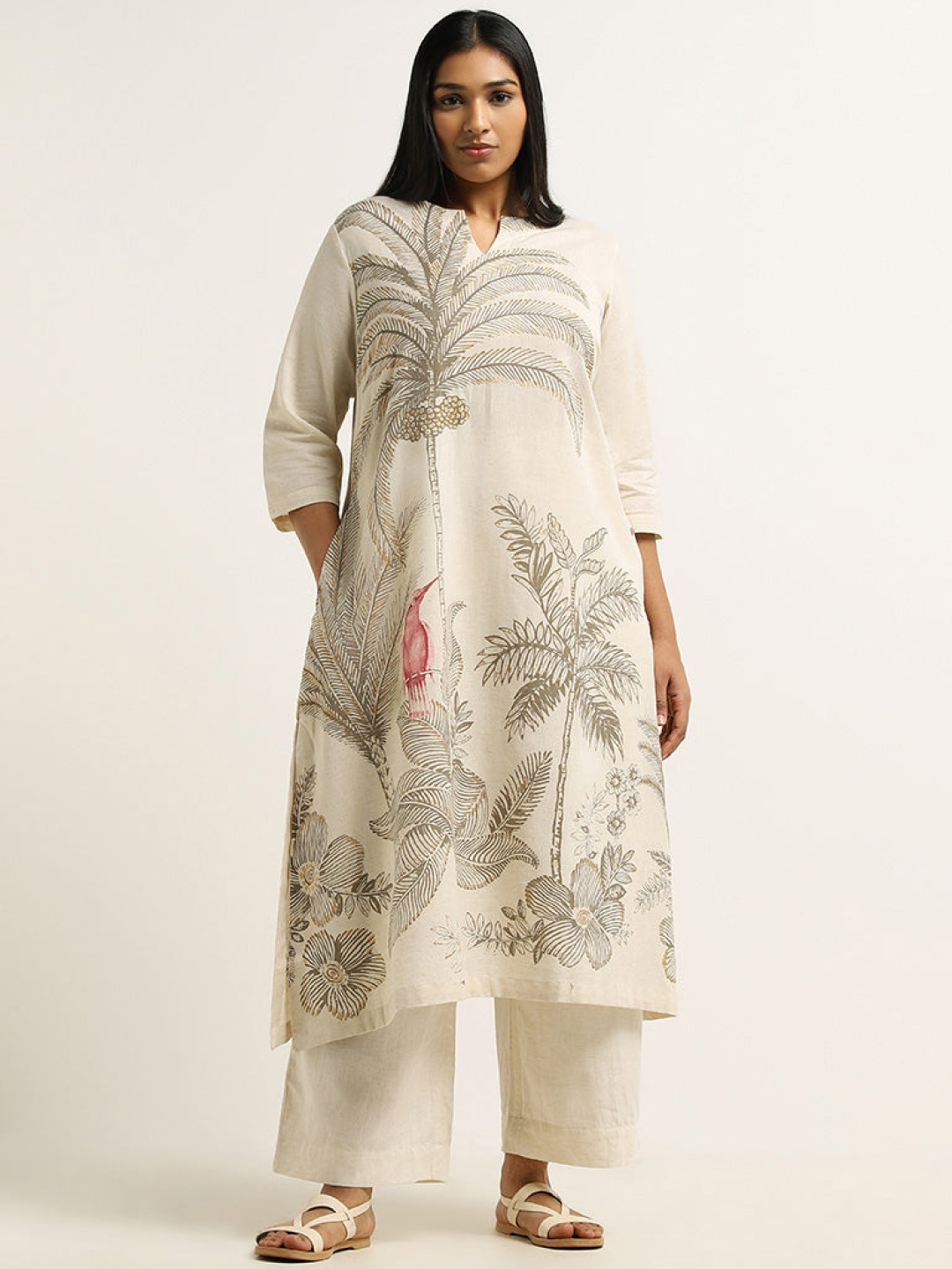 

DIVASTRI Floral Printed Notch Neck Kurta With Palazzos, Cream