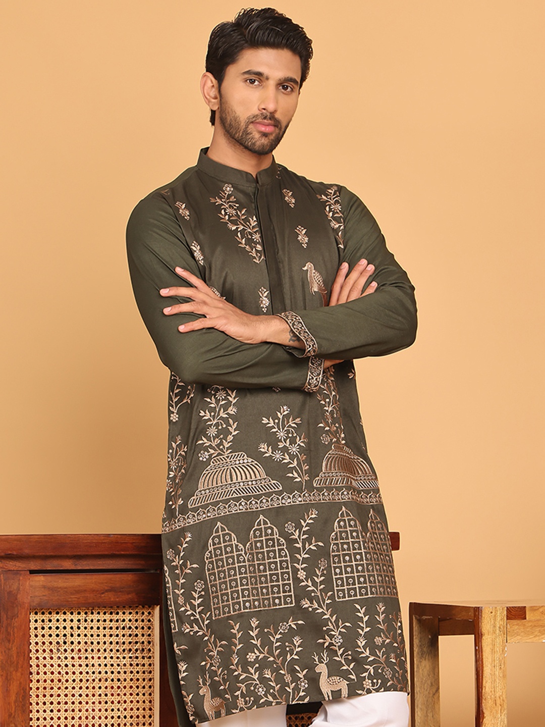 

Jompers Men Embroidered Thread Work Kurta, Olive