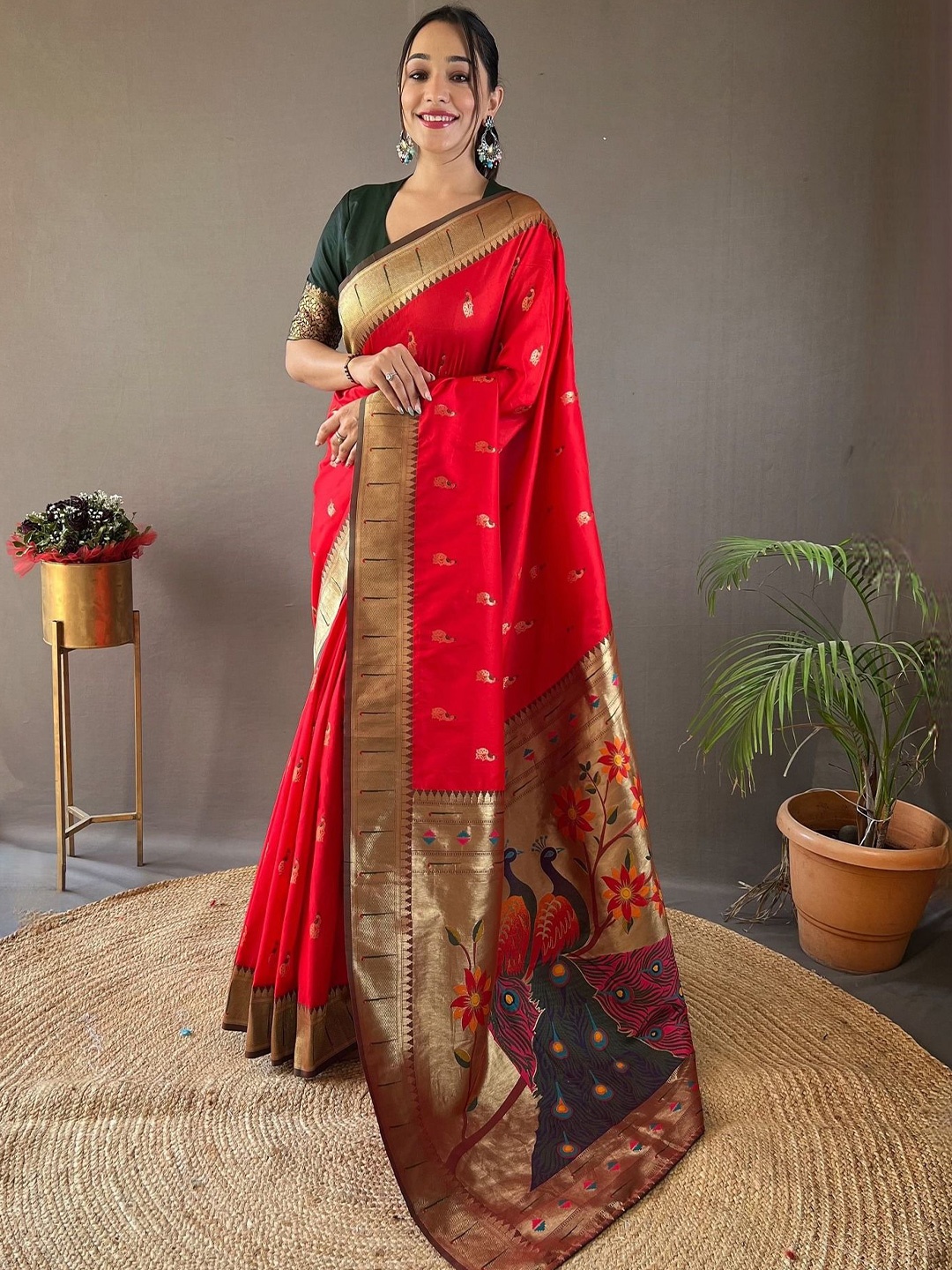 

DIVASTRI Ethnic Motifs Zari Paithani Saree, Red