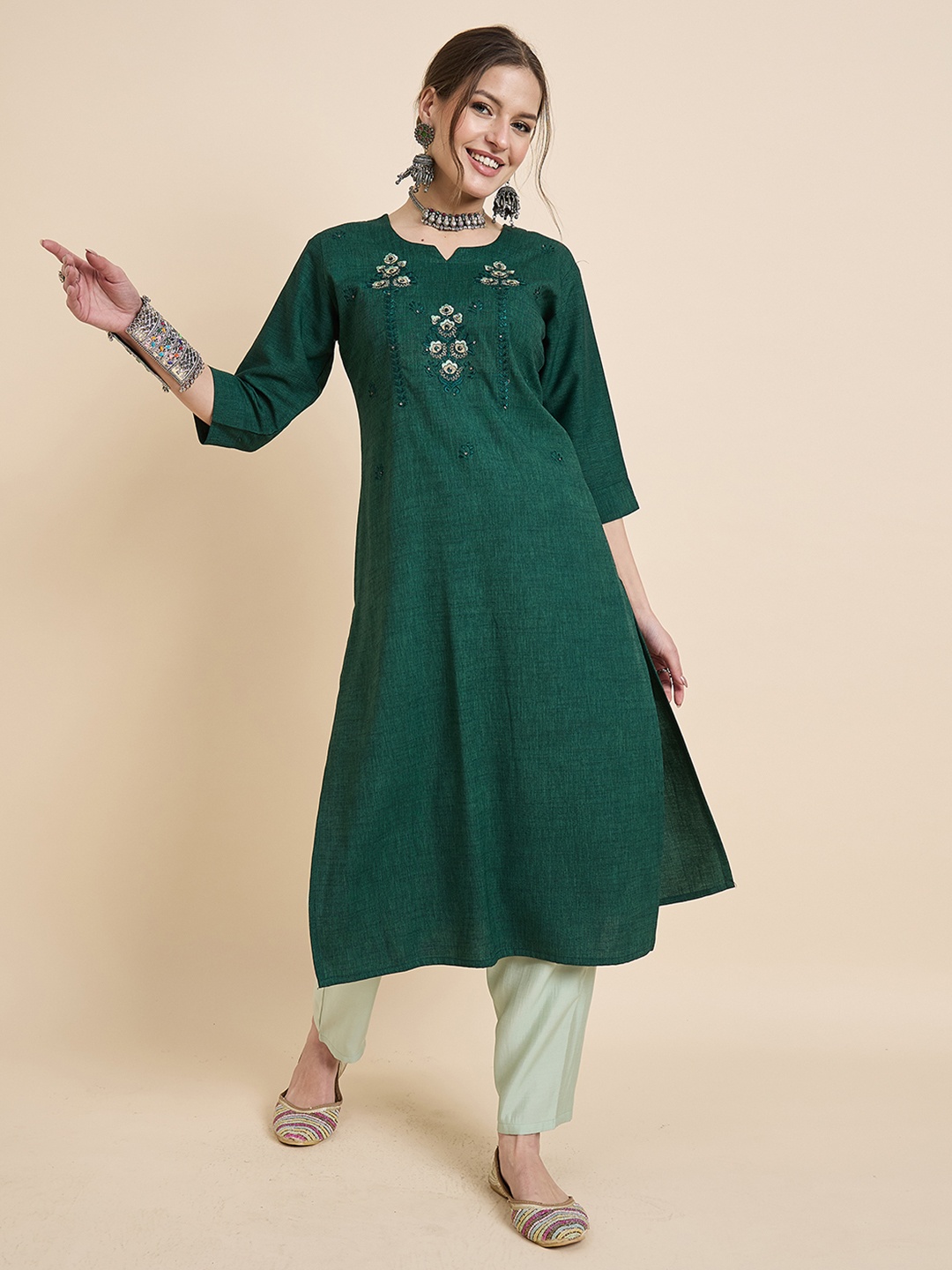 

Anouk Rustic Floral Embroidered Notch Neck Straight Kurta, Green