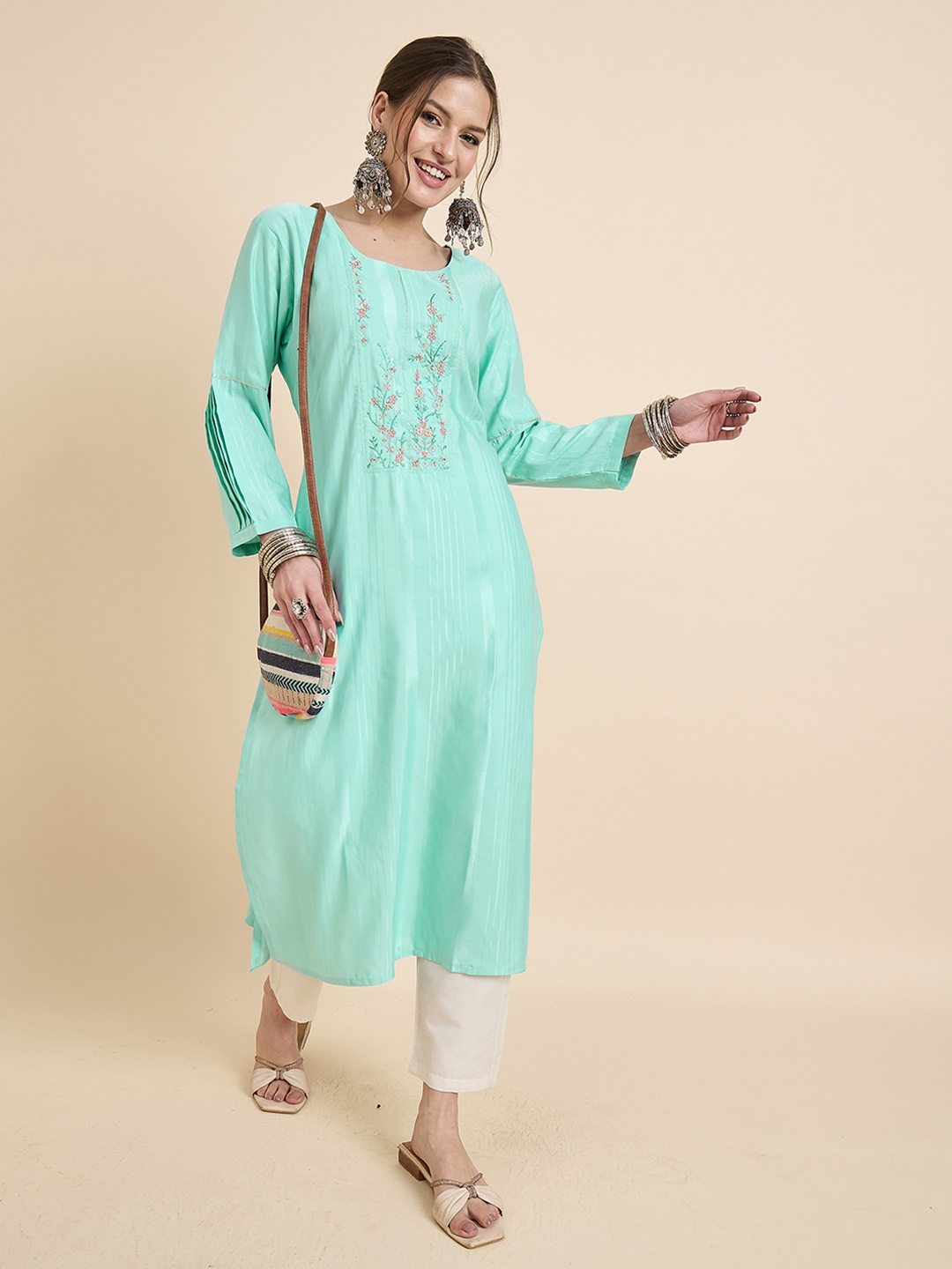 

Anouk Rustic Floral Embroidered Round Neck Straight Kurta, Blue