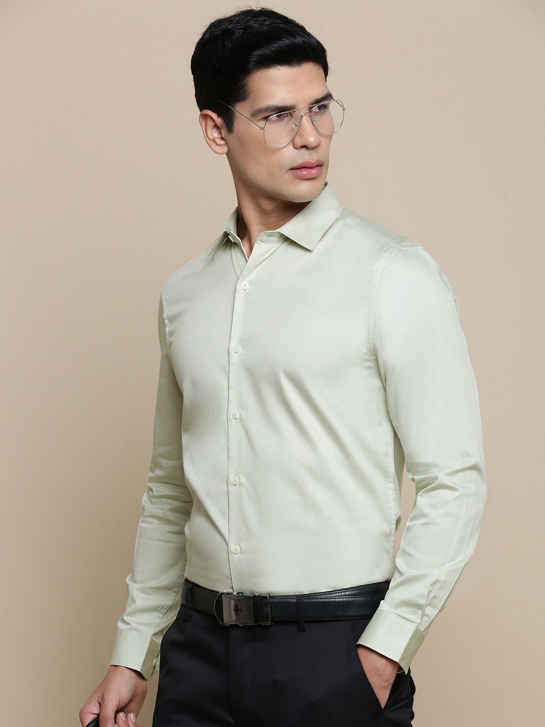 

INVICTUS Men Standard Slim Fit Spread Collar Solid Cotton Formal Shirt, Green