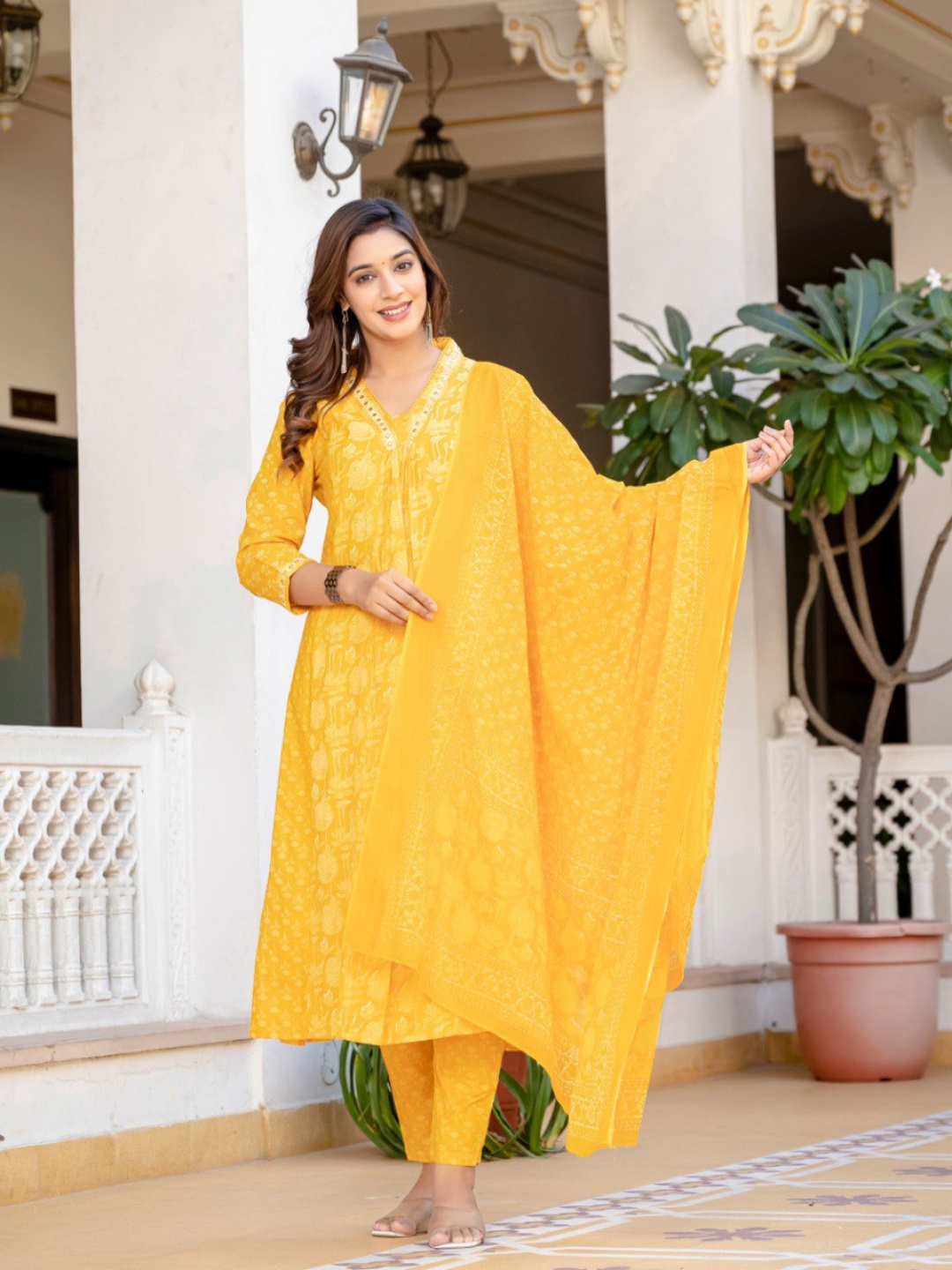 

LERIYU Women Paisley Printed Regular Pure Cotton Kurta with Trousers & With Dupatta, Yellow